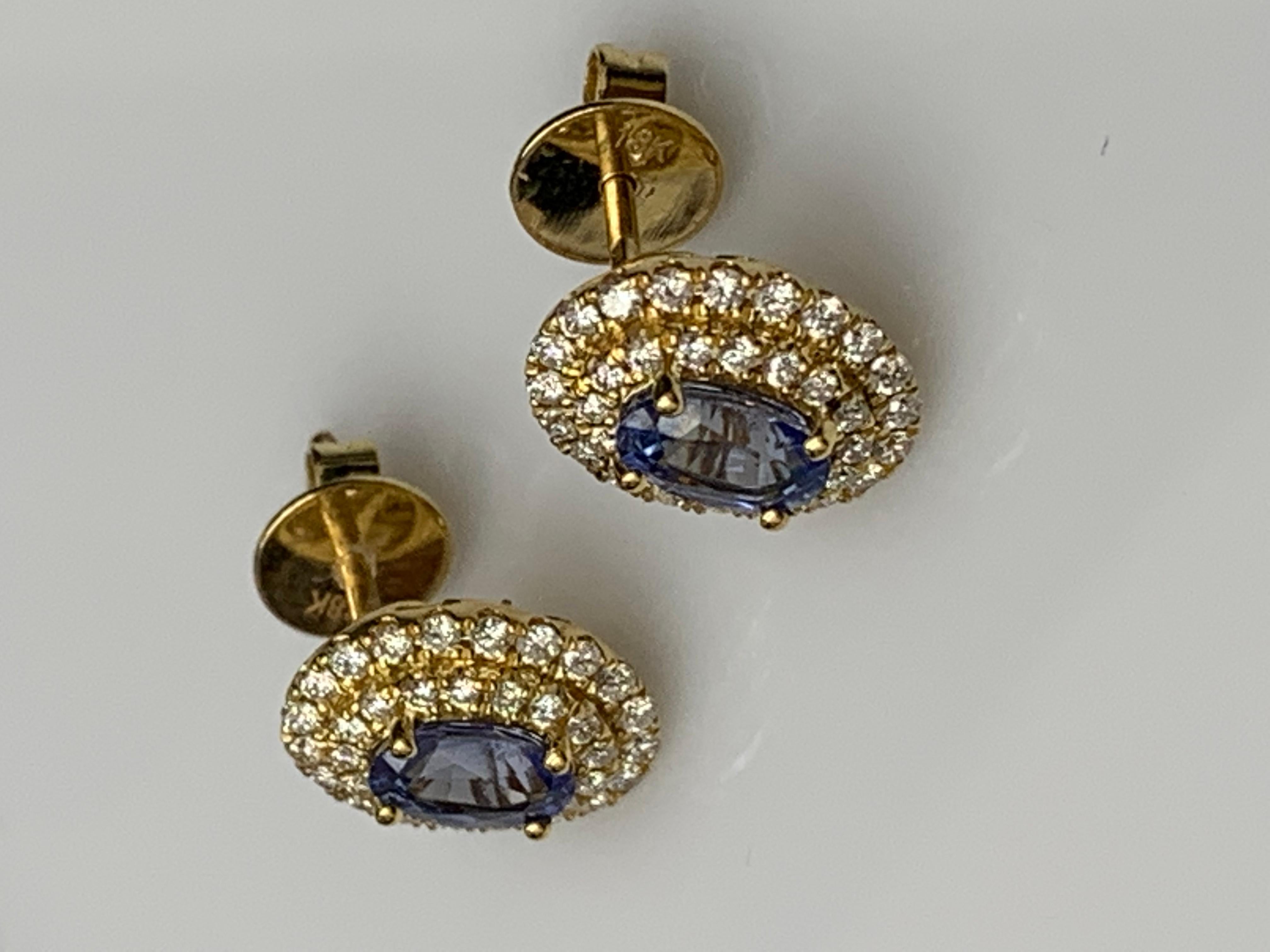 1.03 Carat Oval Cut Blue Sapphire and Diamond Stud Earrings in 18K Yellow Gold For Sale 1