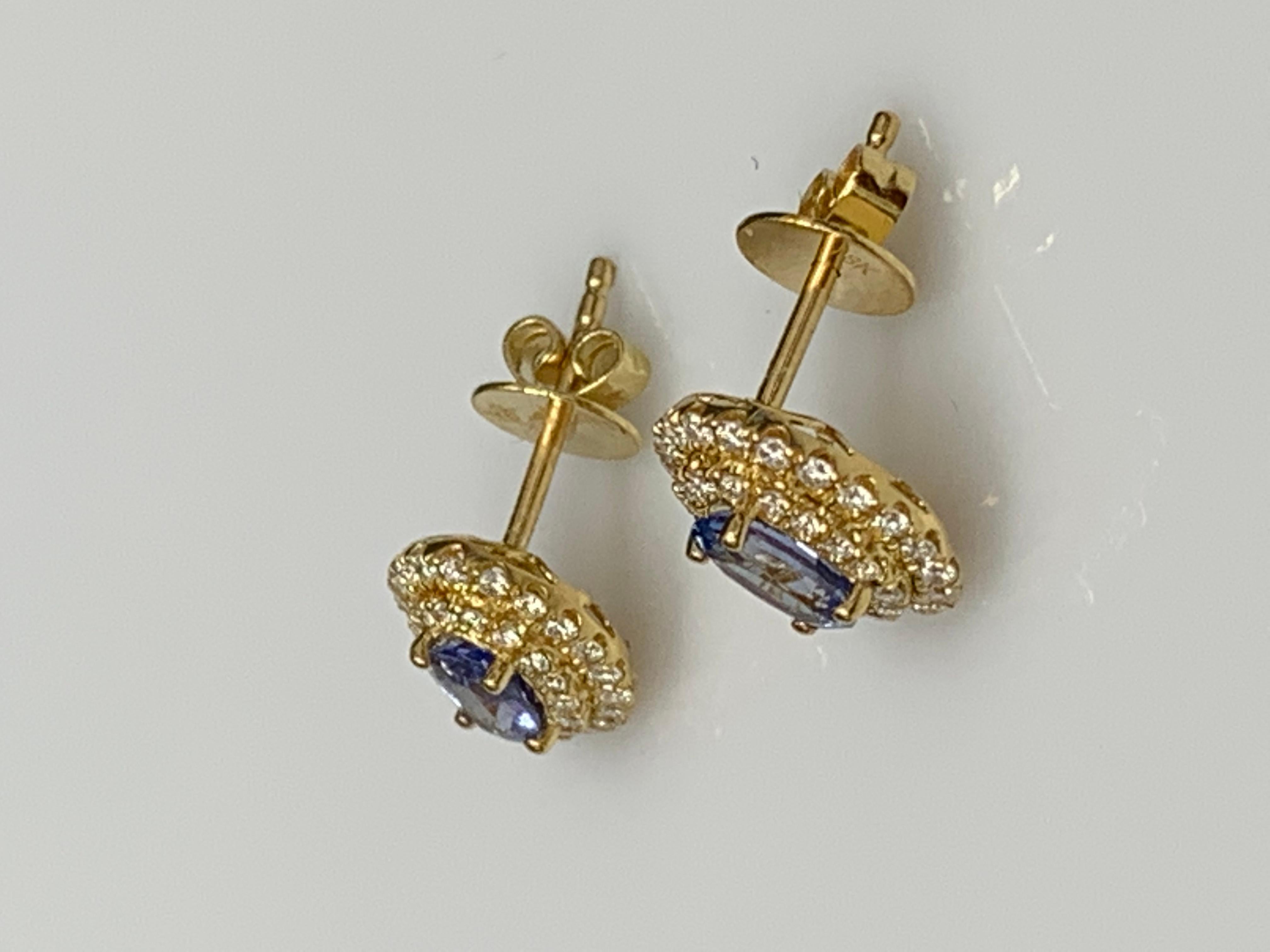 1.03 Carat Oval Cut Blue Sapphire and Diamond Stud Earrings in 18K Yellow Gold For Sale 4