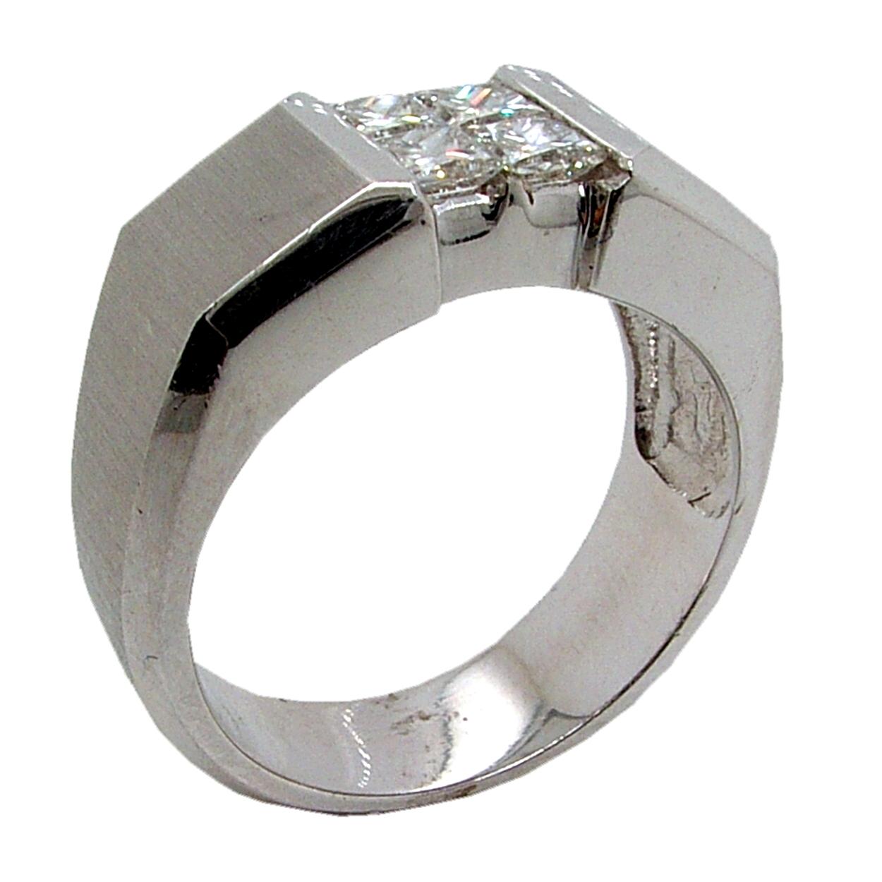 1.03 Carat Princess Cut Diamond 18 Karat Gents Ring In New Condition For Sale In Los Angeles, CA