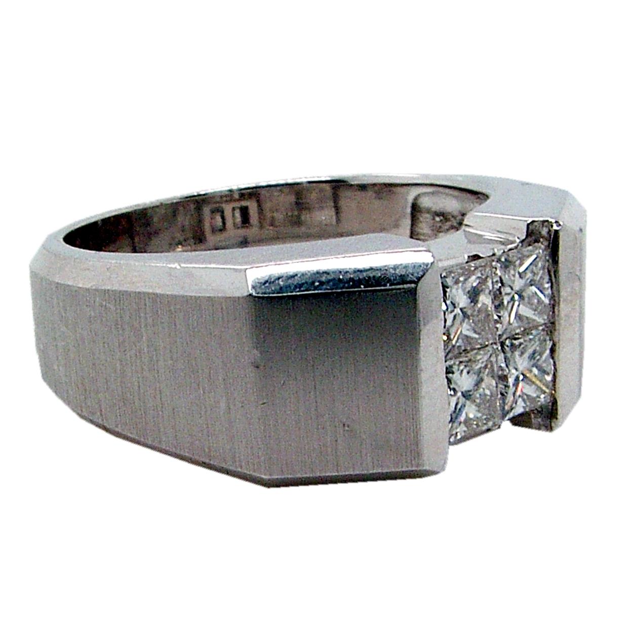 1.03 Carat Princess Cut Diamond 18 Karat Gents Ring For Sale 2