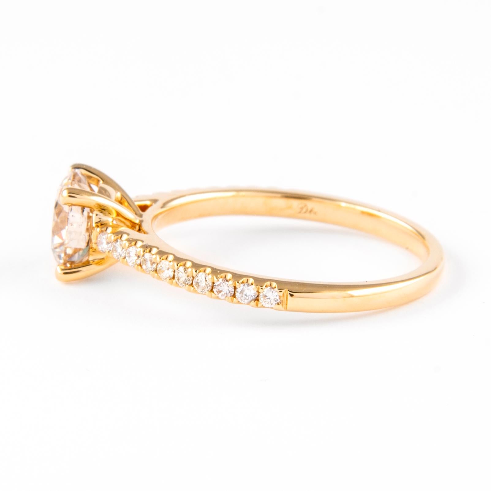 Contemporary 1.03 Carat Round Brilliant Diamond Ring 18 Karat Yellow Gold For Sale