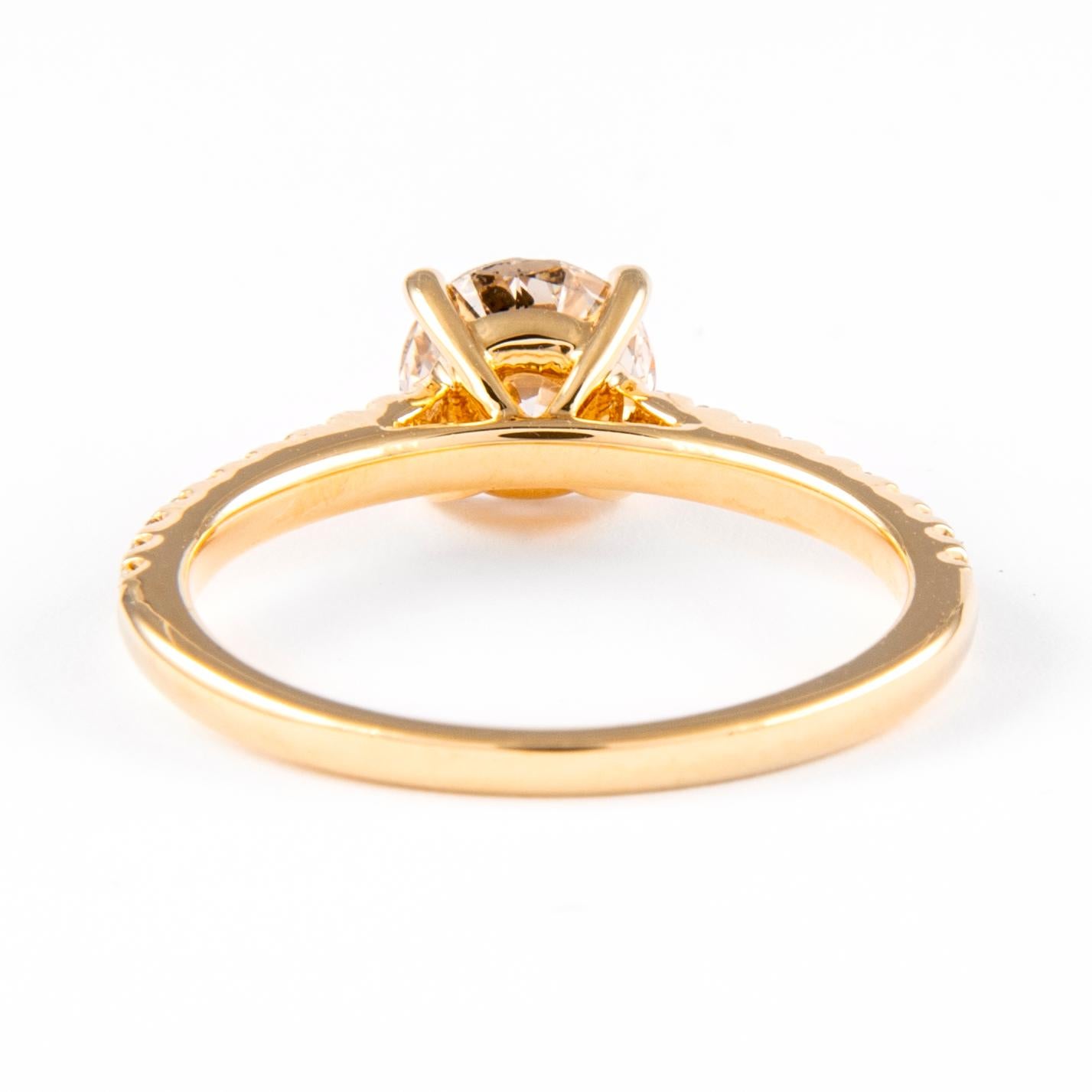 Round Cut 1.03 Carat Round Brilliant Diamond Ring 18 Karat Yellow Gold For Sale