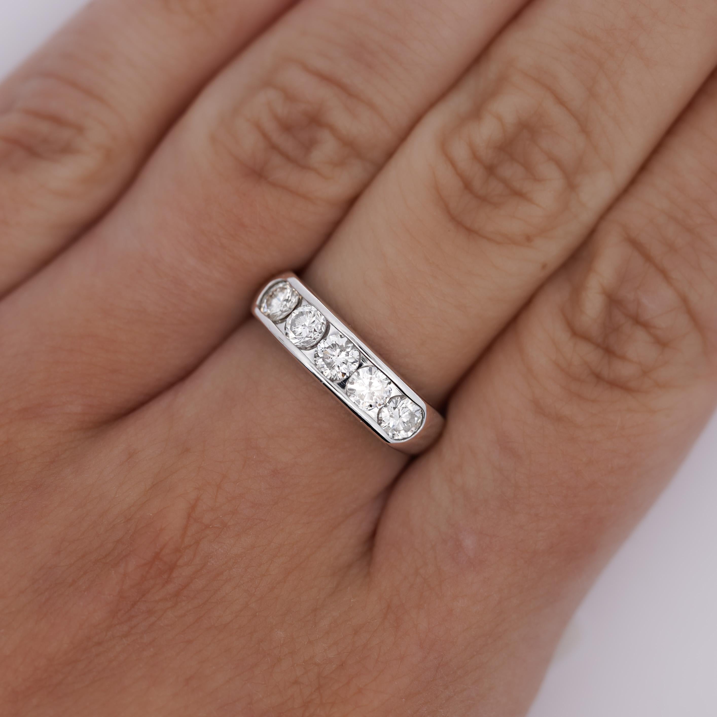 1.03 Carat Round-Cut Diamond in Platinum 900 Channel Setting Half-Eternity Ring In New Condition For Sale In Miami, FL
