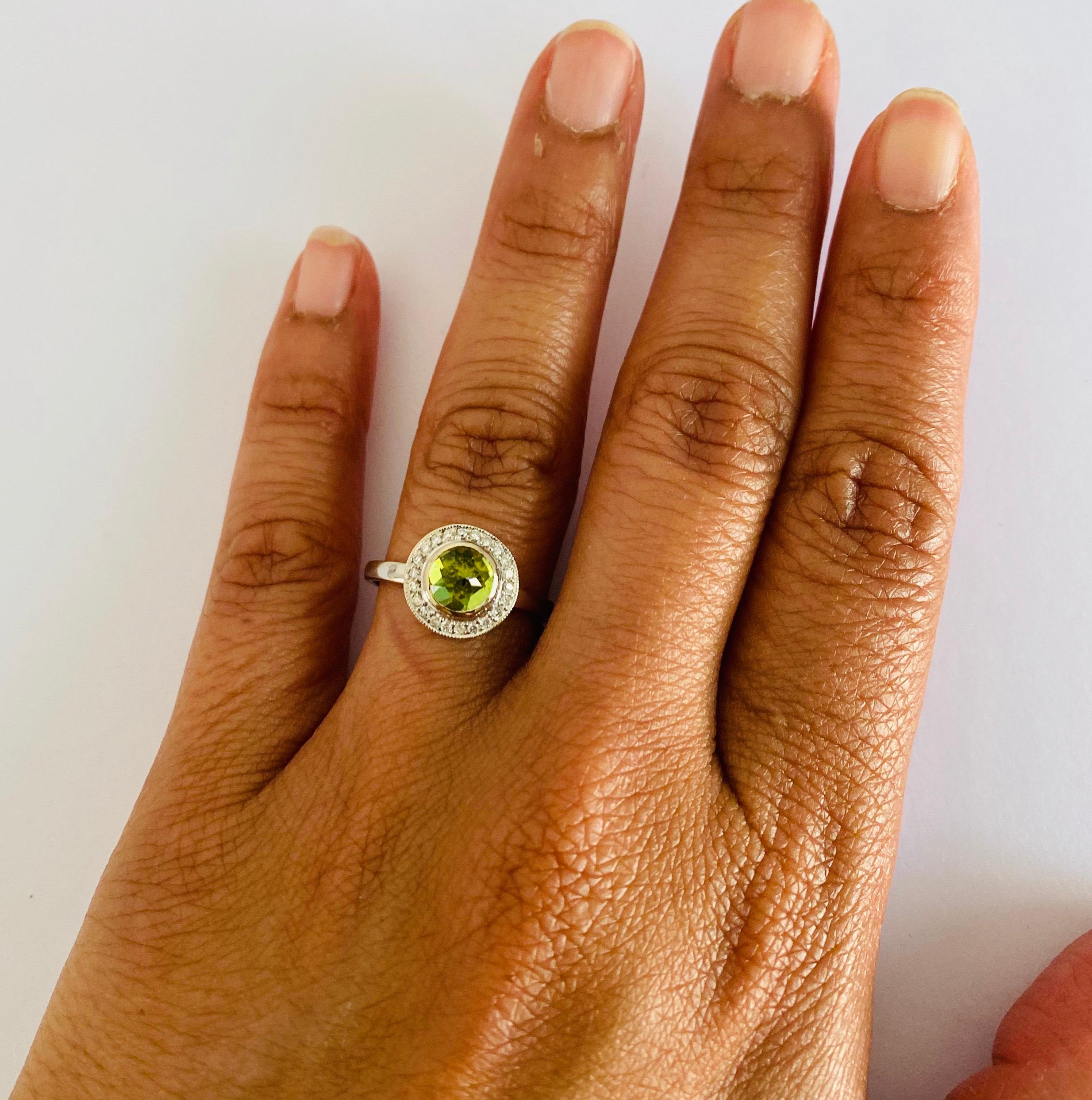 Women's 1.03 Carat Round Cut Peridot Diamond 14 Karat White Gold Ring