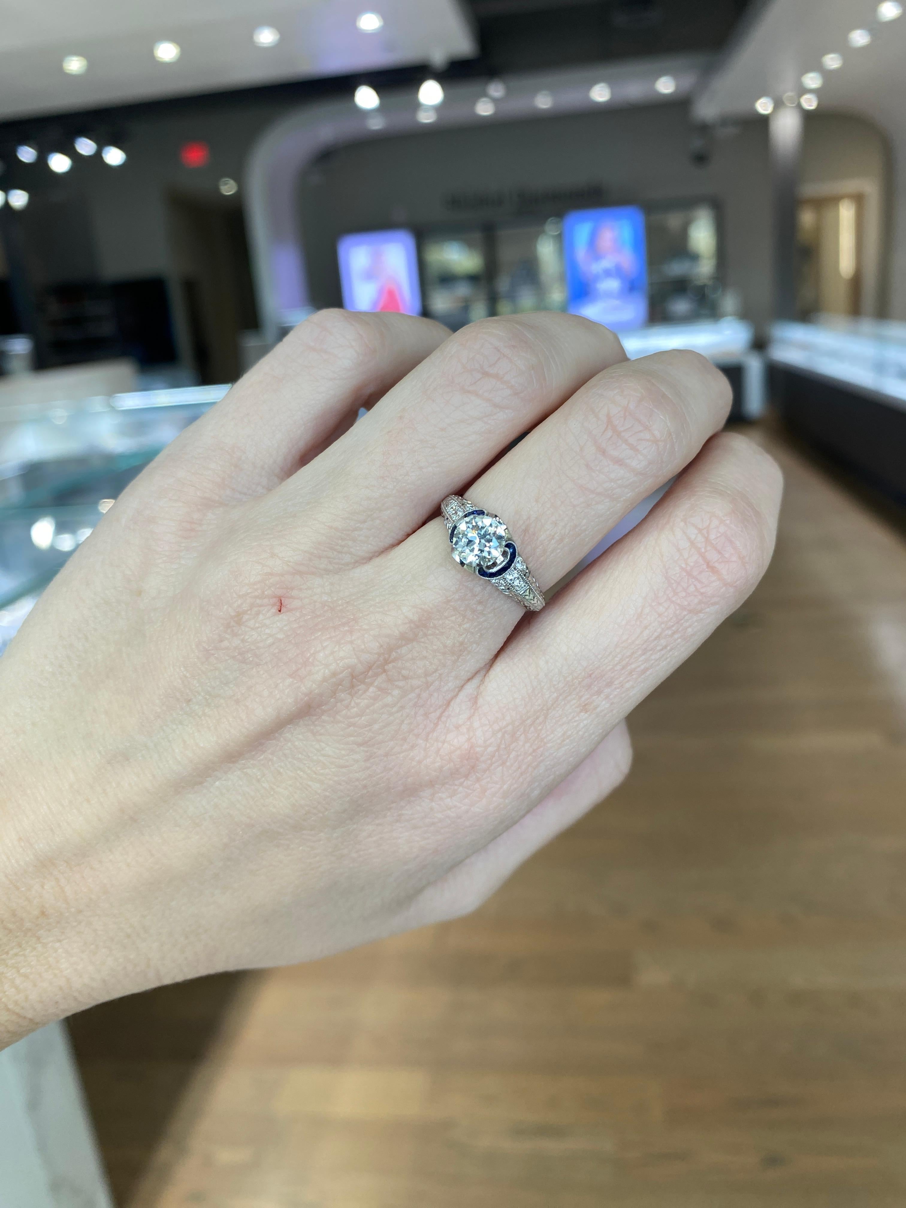 Anillo de inspiración vintage con diamante redondo de 1,03 quilates y zafiro de 0,21 quilates en venta 7