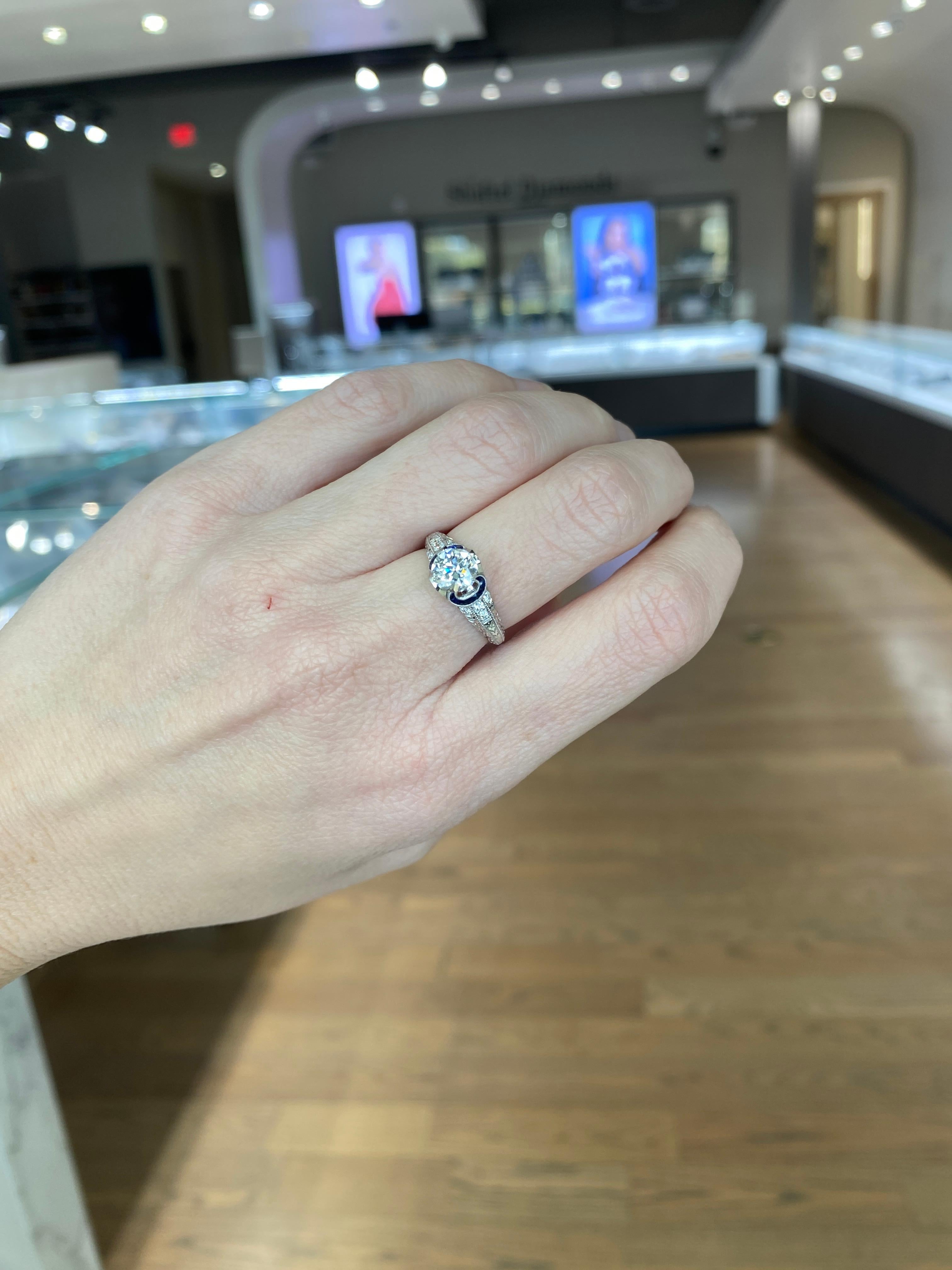 Anillo de inspiración vintage con diamante redondo de 1,03 quilates y zafiro de 0,21 quilates en venta 8