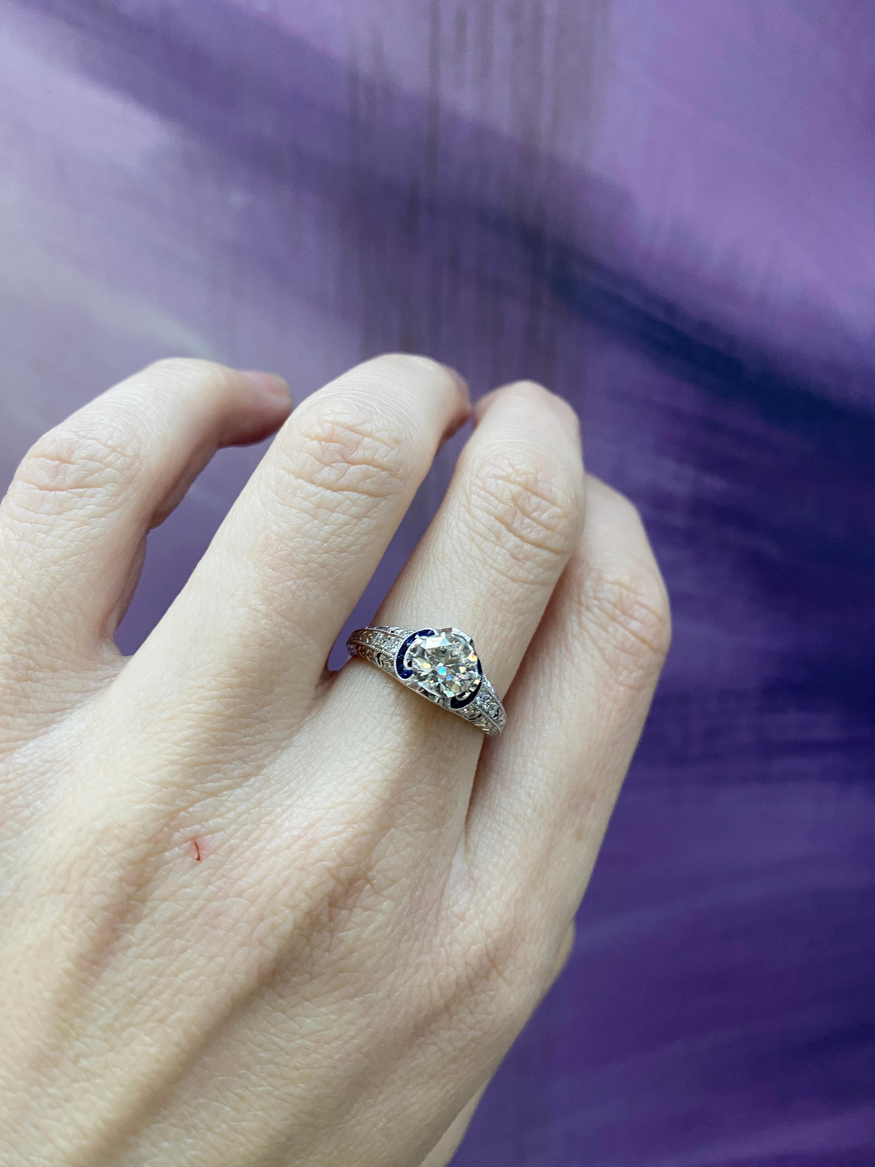 Anillo de inspiración vintage con diamante redondo de 1,03 quilates y zafiro de 0,21 quilates en venta 12