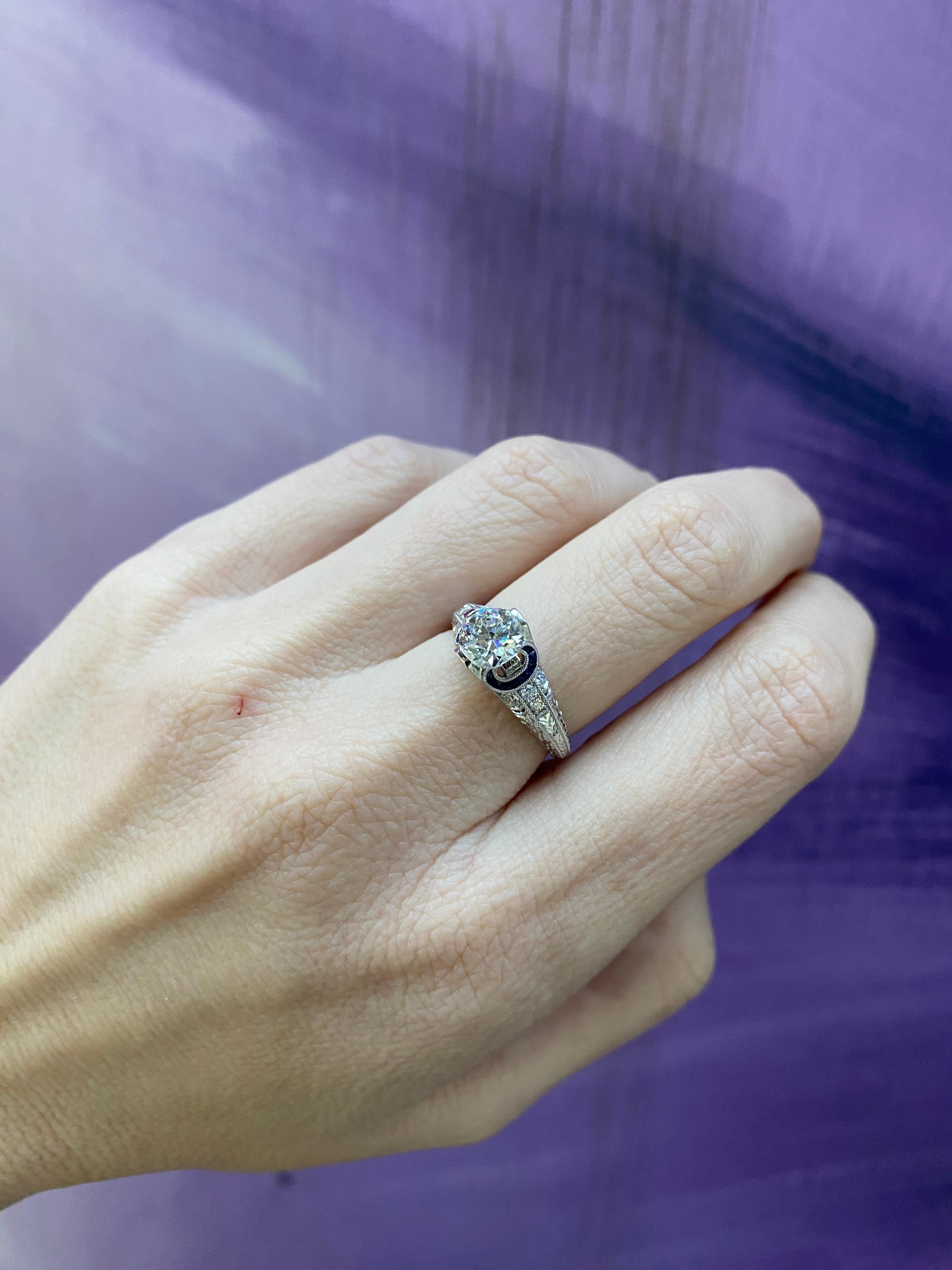 Anillo de inspiración vintage con diamante redondo de 1,03 quilates y zafiro de 0,21 quilates en venta 14