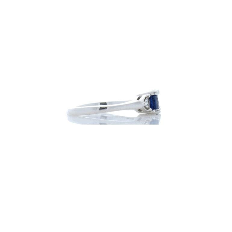 1.03 Carat Sapphire and Trillion Diamond Cocktail Ring in 14 Karat Gold In New Condition In Chicago, IL