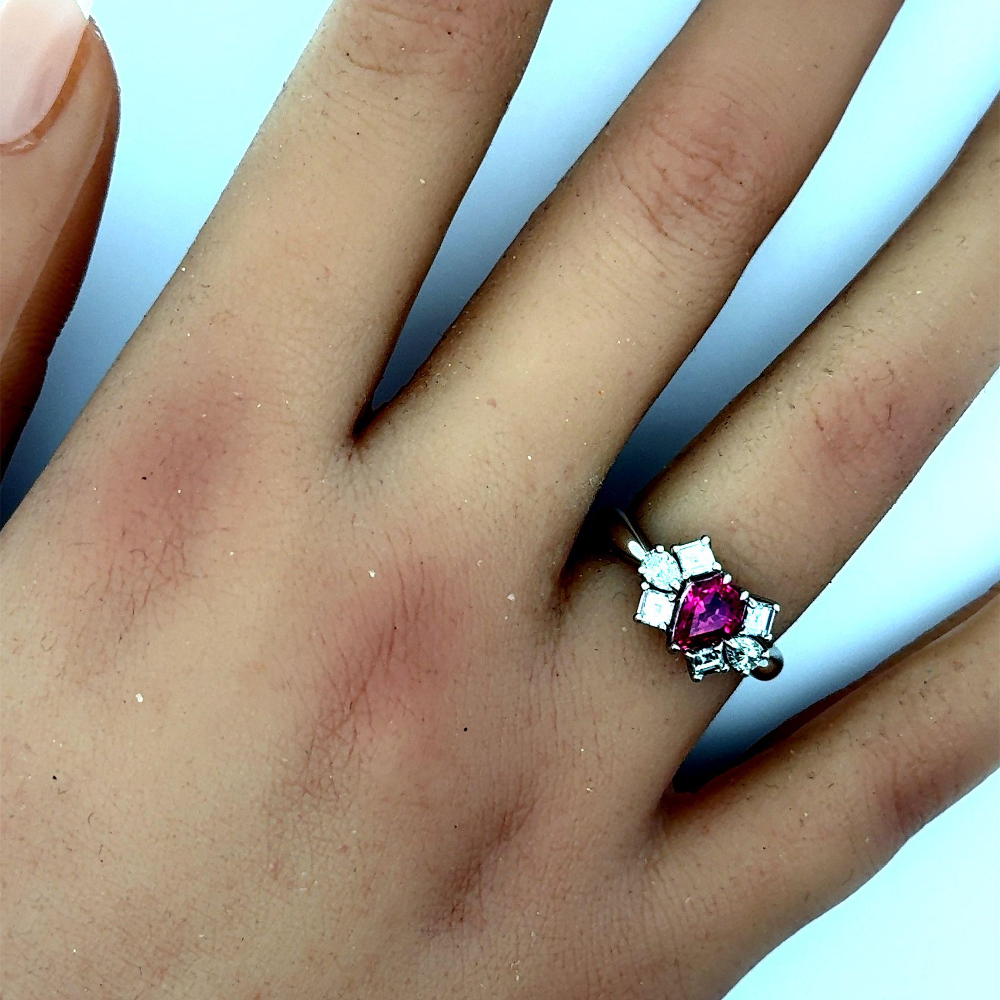 1.03 Carat Shield-Cut Ruby Diamond Platinum Ring, GIA Certified In New Condition For Sale In Beverly Hills, CA