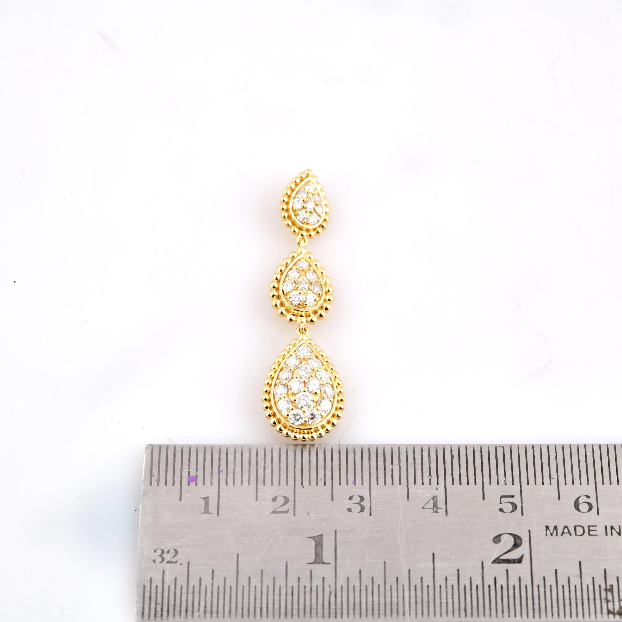Modern 1.03 Carat SI Clarity HI Color Diamond Drop Pendant 18 Karat Yellow Gold Jewelry For Sale