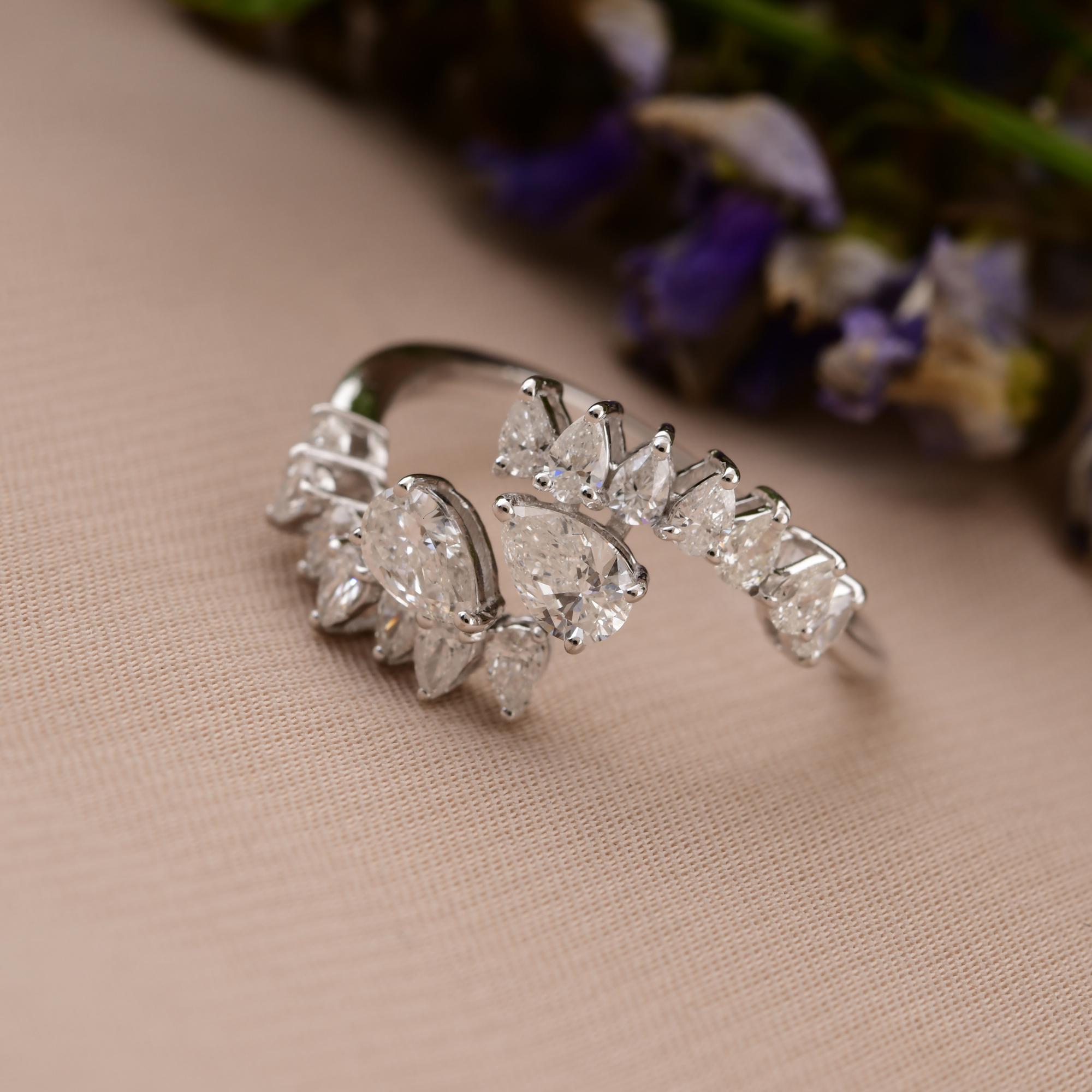 Taille poire Bague manchette en or blanc 18 carats avec diamant poire de 1,03 carat SI/H, faite à la main en vente