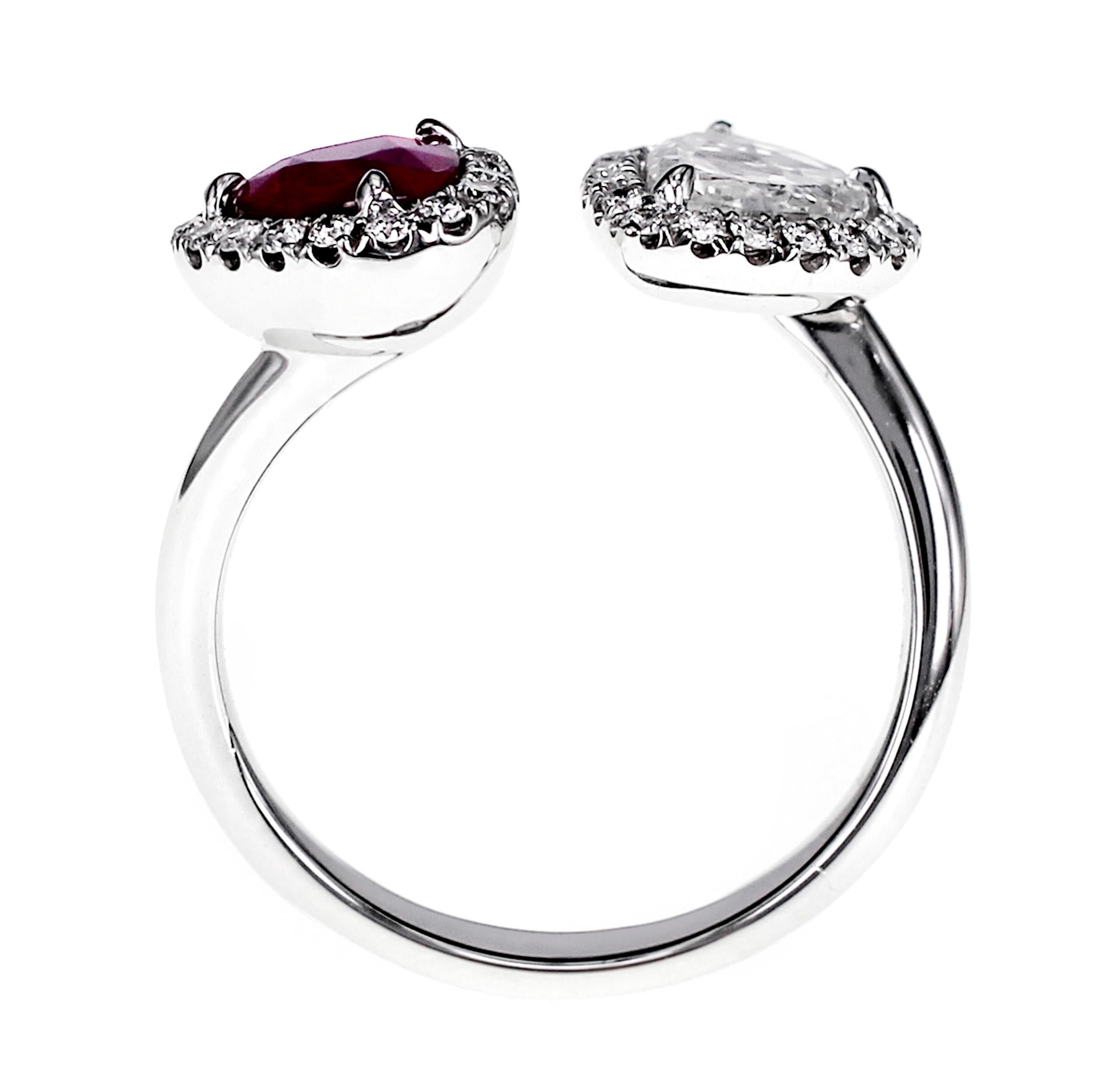 Bague jumeau en rubis rouge vif de 1,03 carat et diamants de 1 carat Neuf - En vente à Hung Hom, HK