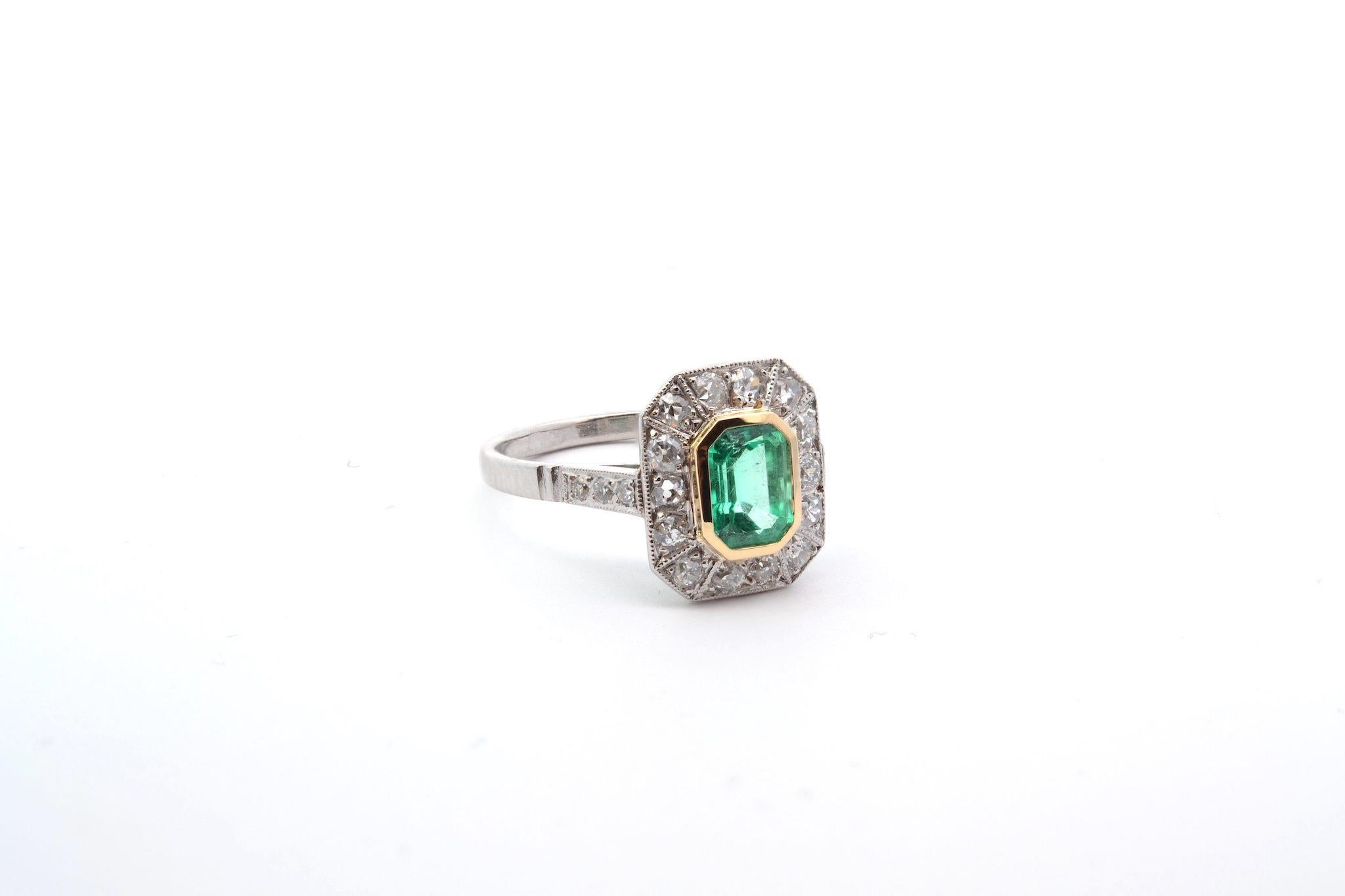 Art Deco  1.03 carats emerald ring with diamonds  For Sale