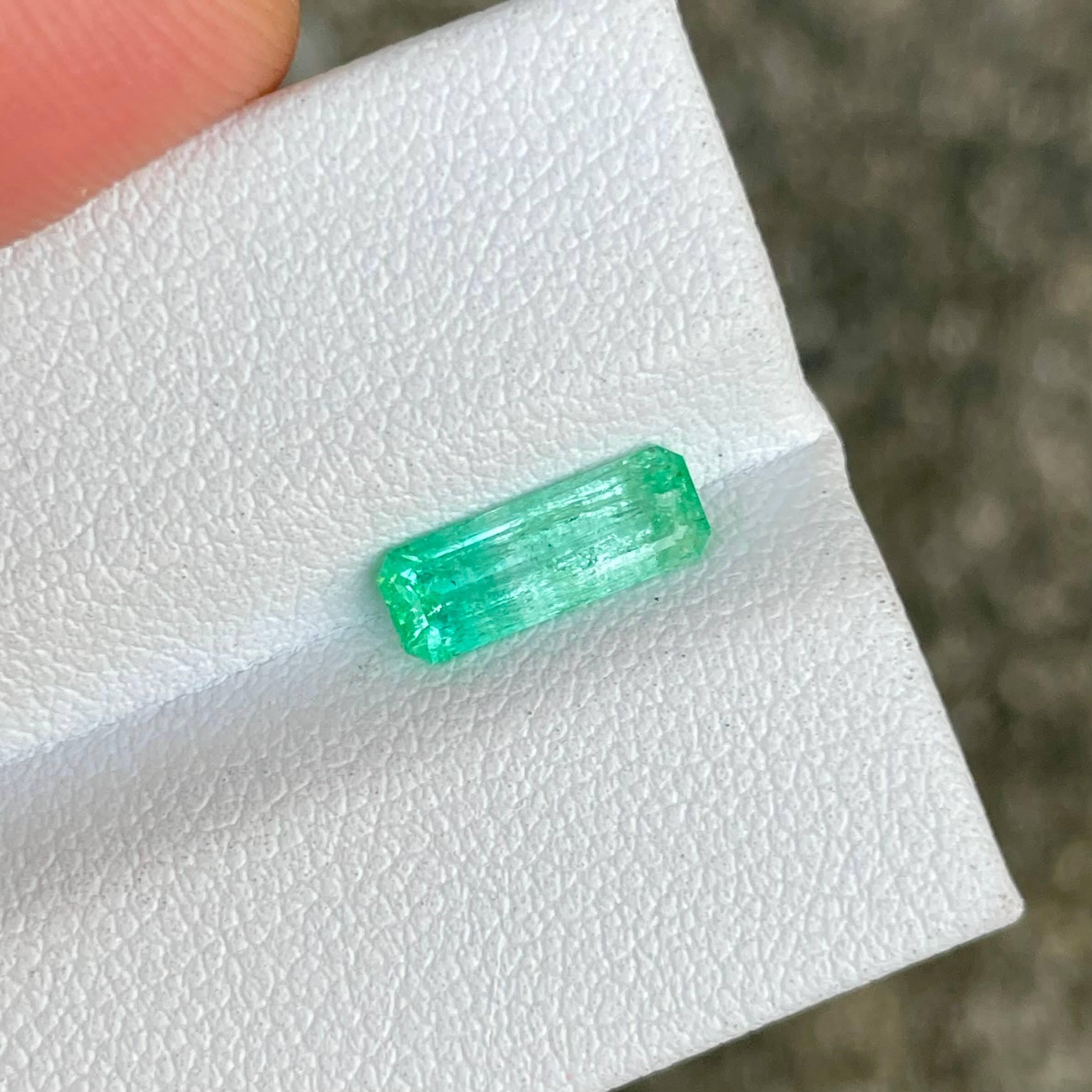 1.03 Karat Smaragdstein Smaragdschliff Natürlicher Edelstein aus Afghanistan (Moderne)
