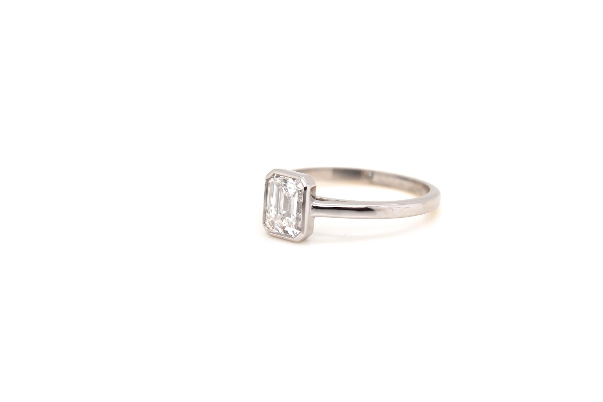 Taille émeraude solitaire en diamant taille émeraude F/Si1 de 1,03 carat en vente