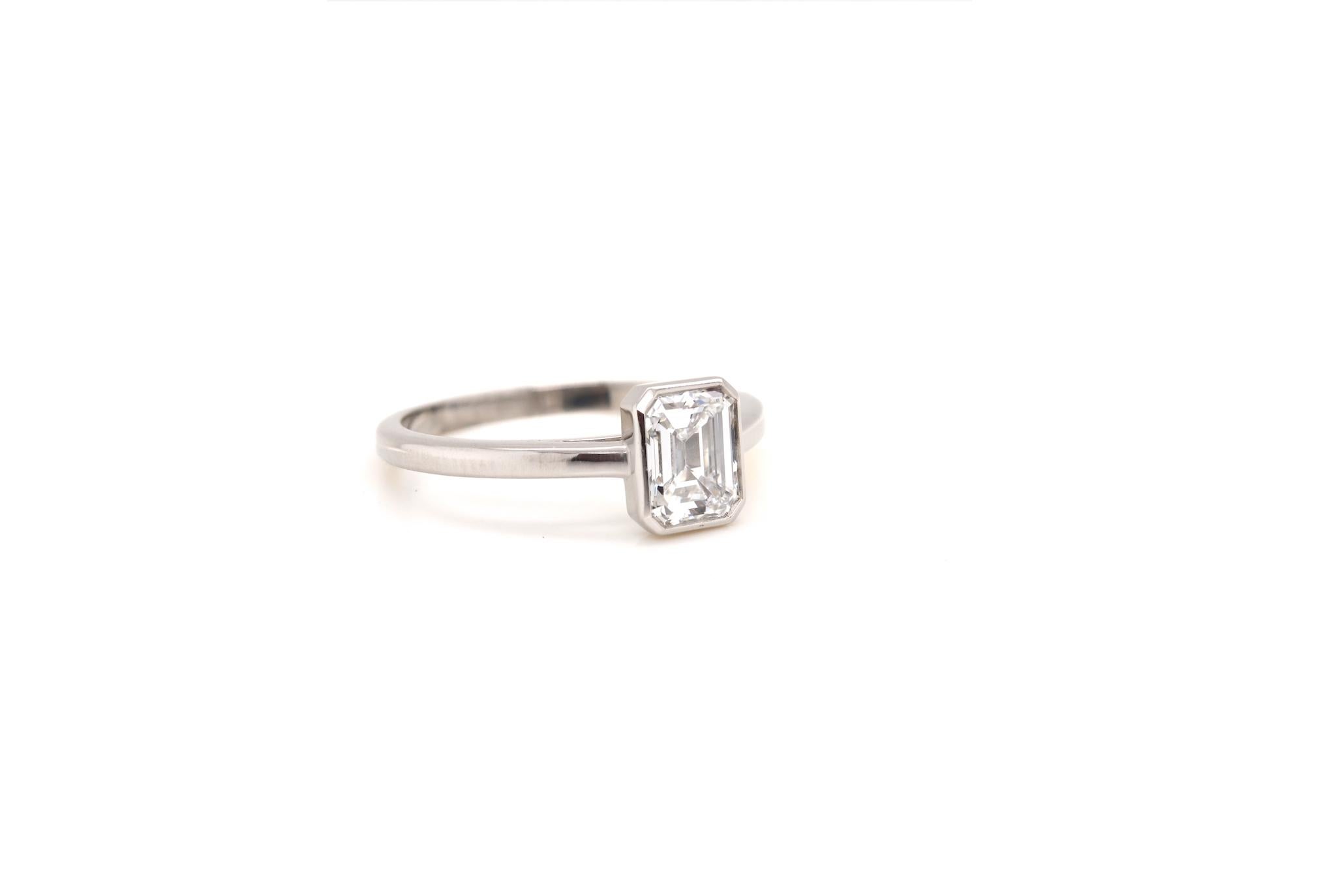 1.03 carats F/Si1 emerald cut diamond solitaire In Good Condition For Sale In PARIS, FR