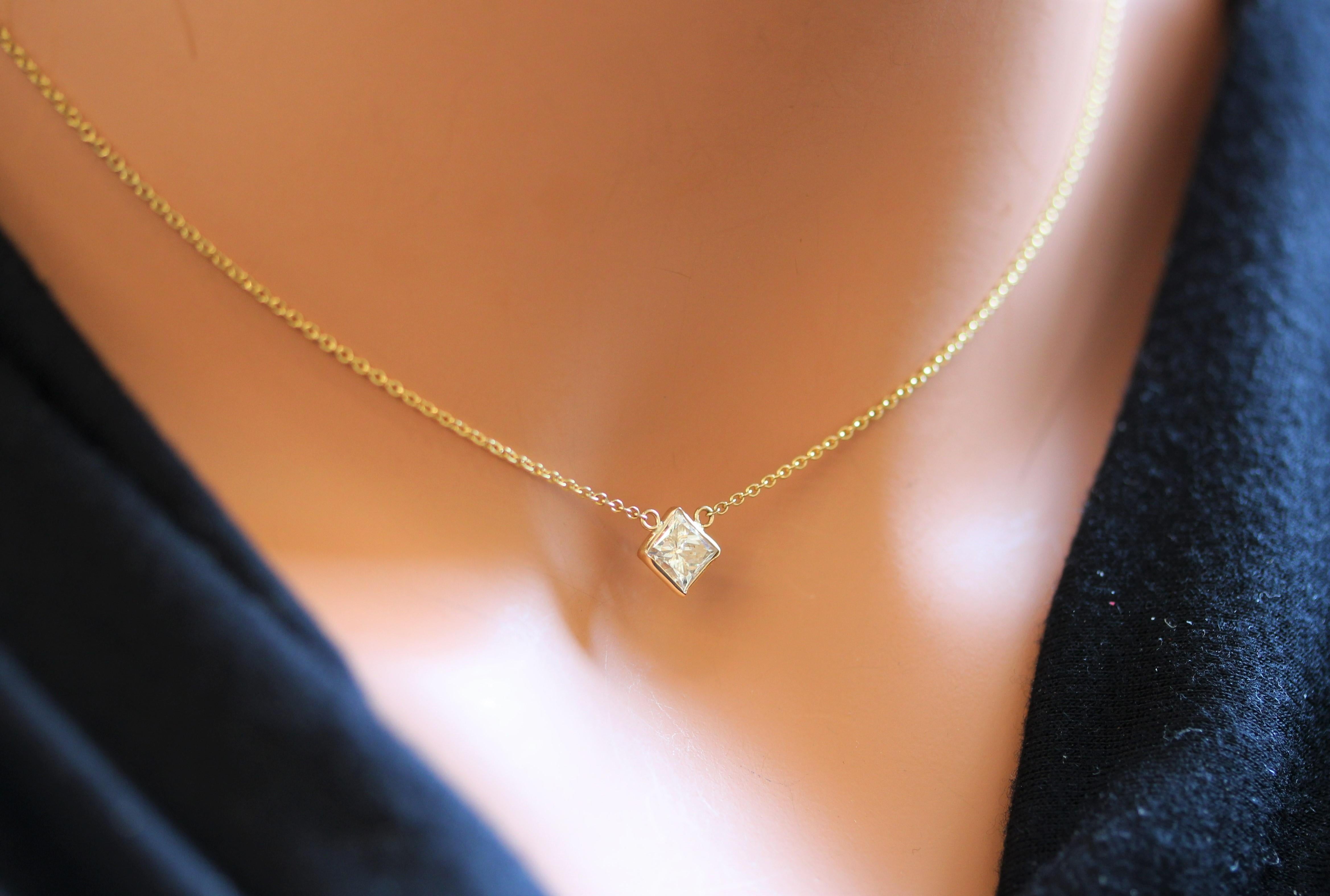Contemporary 1.03 Ct Diamond Princess Delicate Handmade Solitaire Necklace In 14k Yellow Gold For Sale