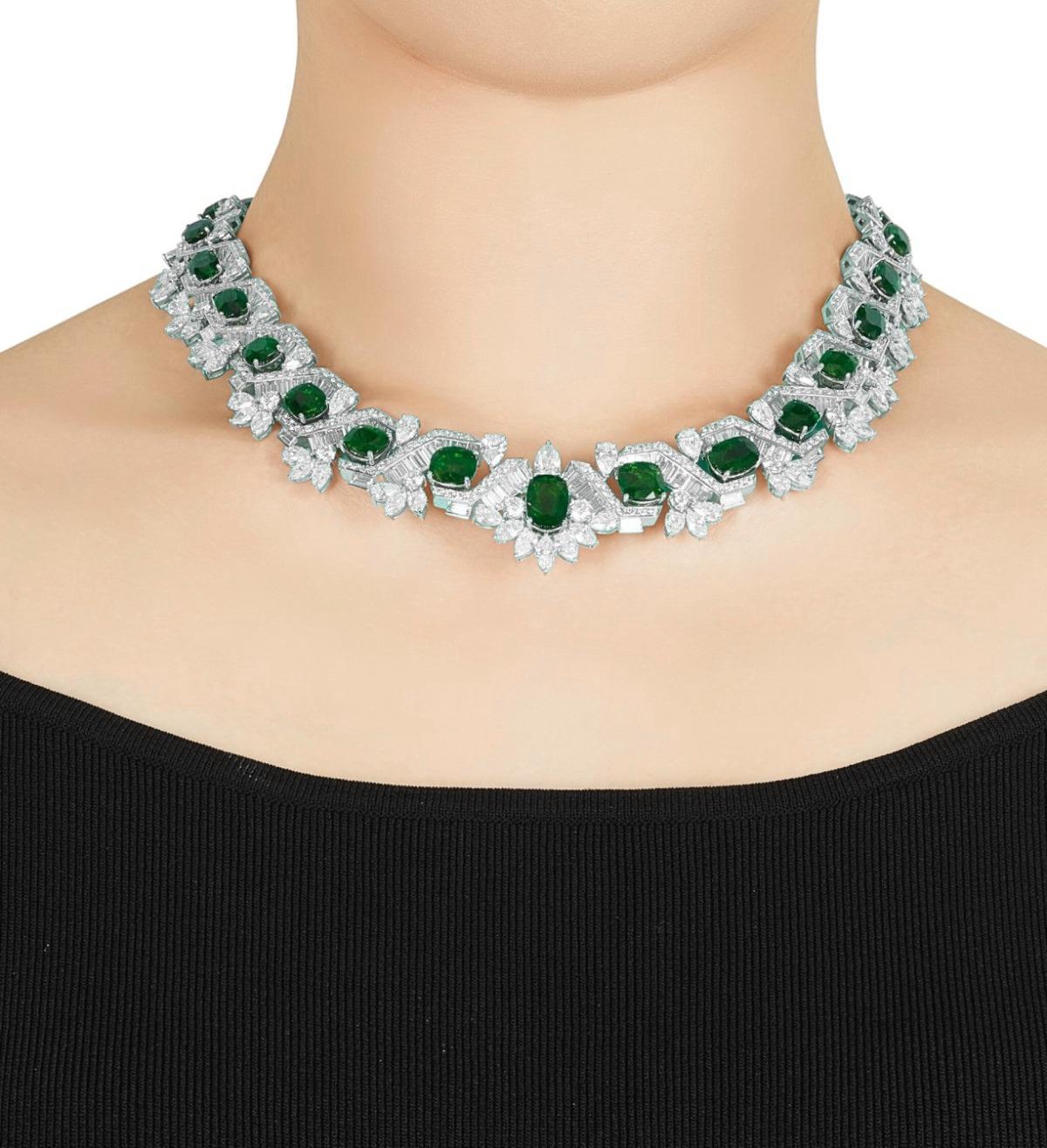 Contemporaneo 103 Ct. Collana a girocollo con diamanti tondi baguette smeraldo in vendita