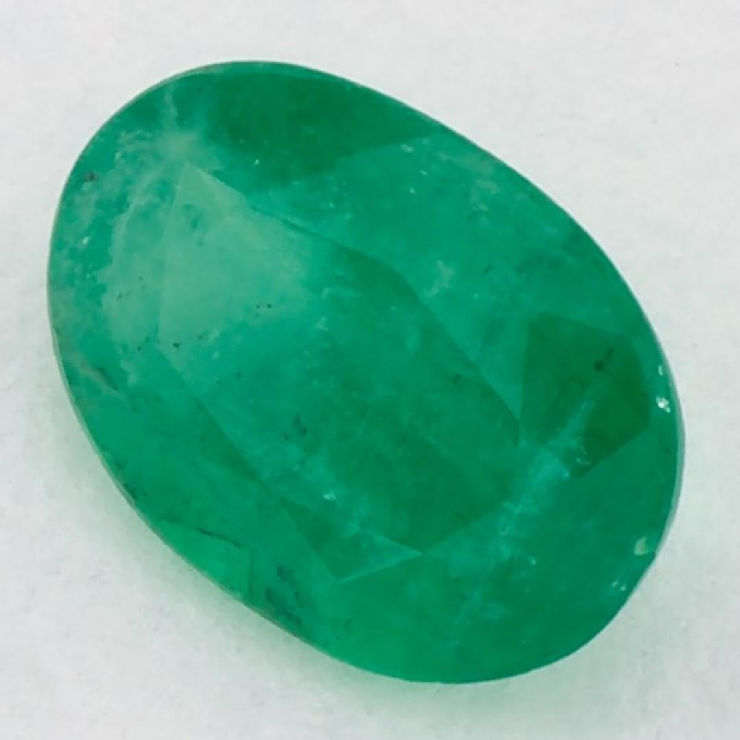 Con una vibrante tonalità di colore verde, la pietra natale di maggio è un simbolo della rinnovata crescita primaverile. 

Esplora la vivace collezione di smeraldi, rubini e zaffiri nel nostro negozio, disponibili come gemme sciolte e abbinabili