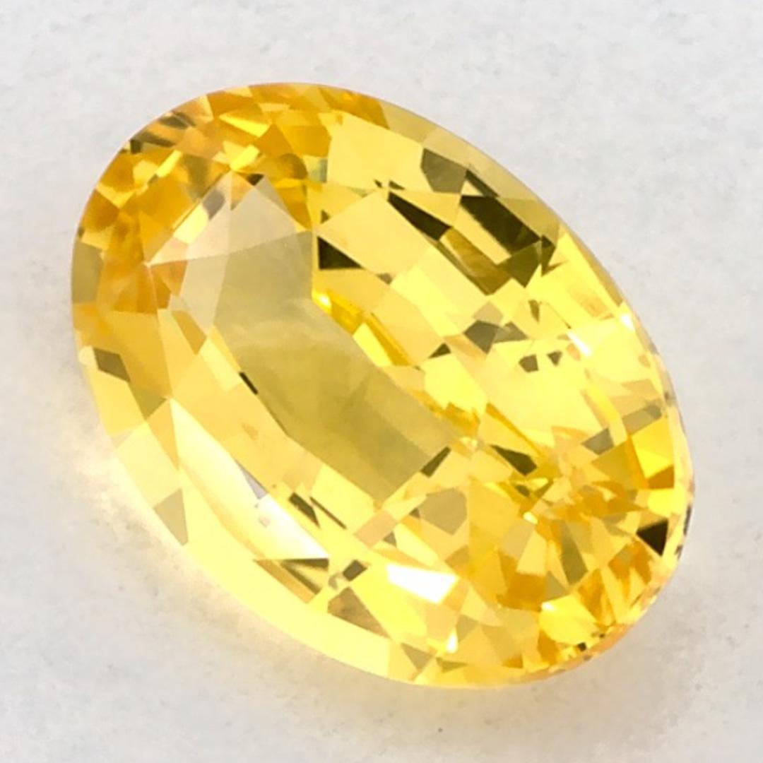 Questo zaffiro giallo naturale offre eleganza e raffinatezza. Con la sua ricca saturazione del colore e il taglio preciso, è il centro perfetto per un anello di fidanzamento o per un design di gioielli di lusso.

Questo zaffiro proviene dallo Sri