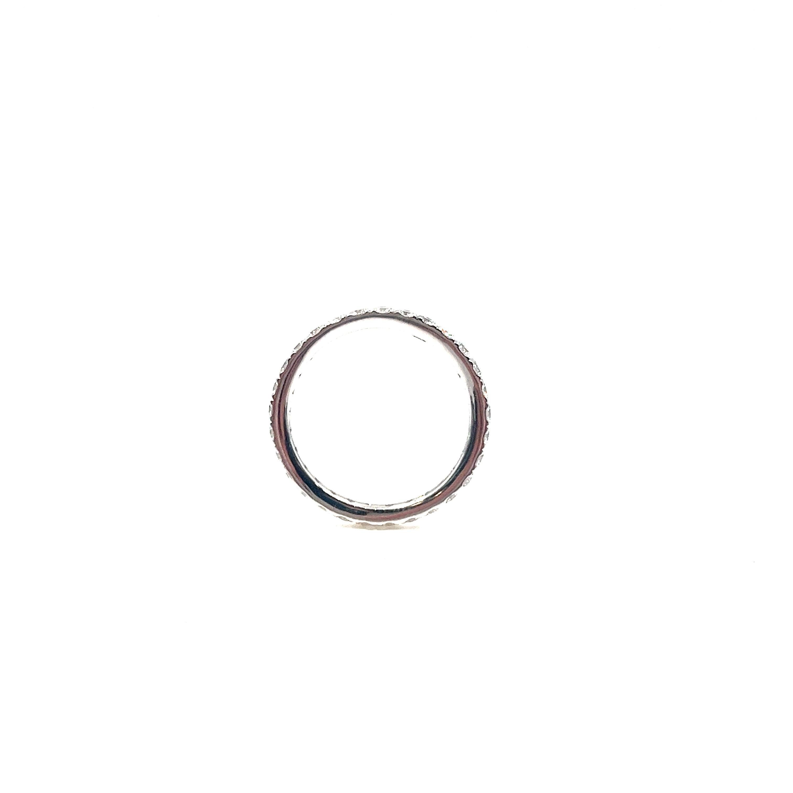 Round Cut 1.03 ct Diamond Eternity Ring For Sale
