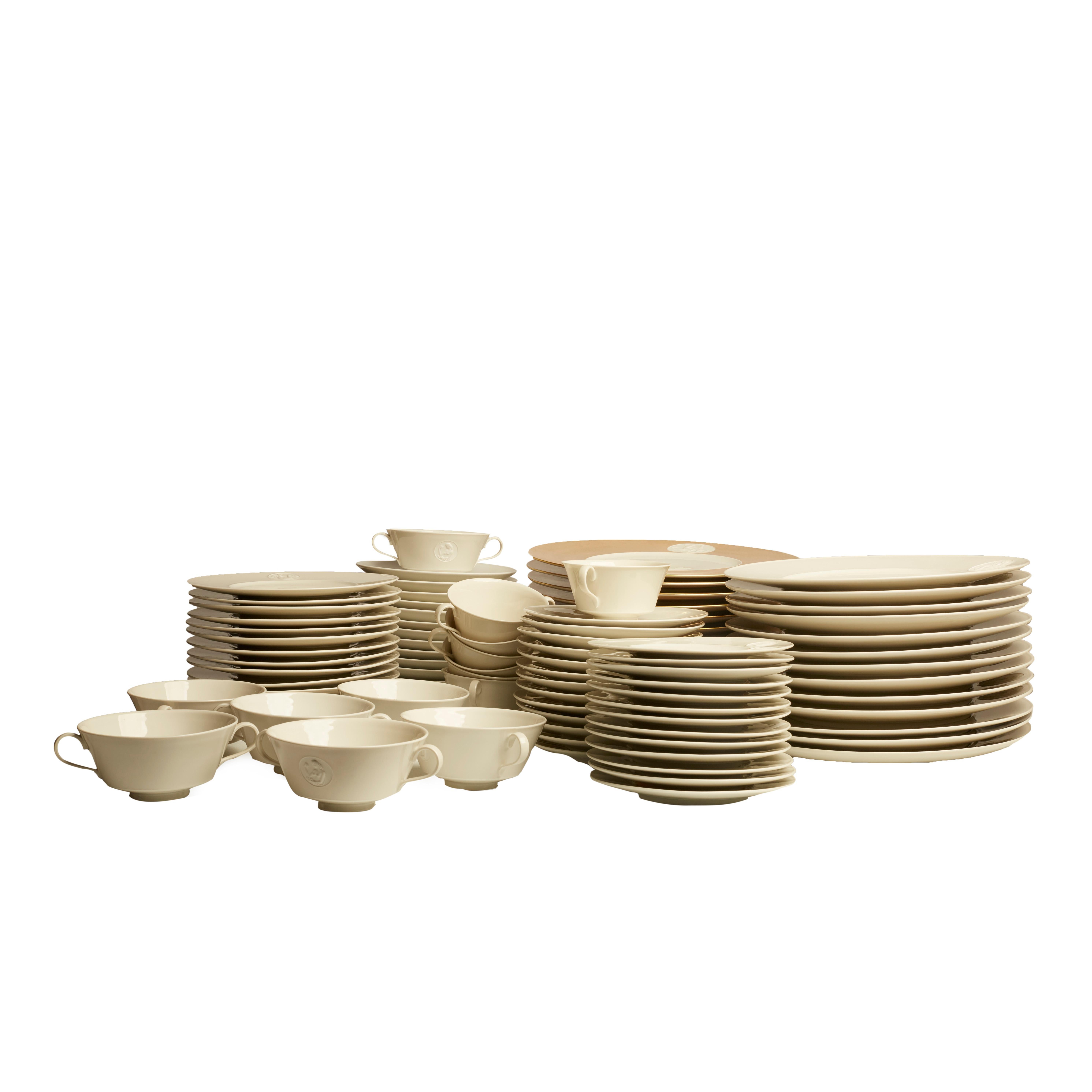 The Arkadia service was created by Trude Petri and Siegmund Schütz in honor of KPM's 175th anniversary. Relief medallions in bisquit porcelain narrate the story of the Arcadian dreamland. The fragility of the figures creates a span of tension