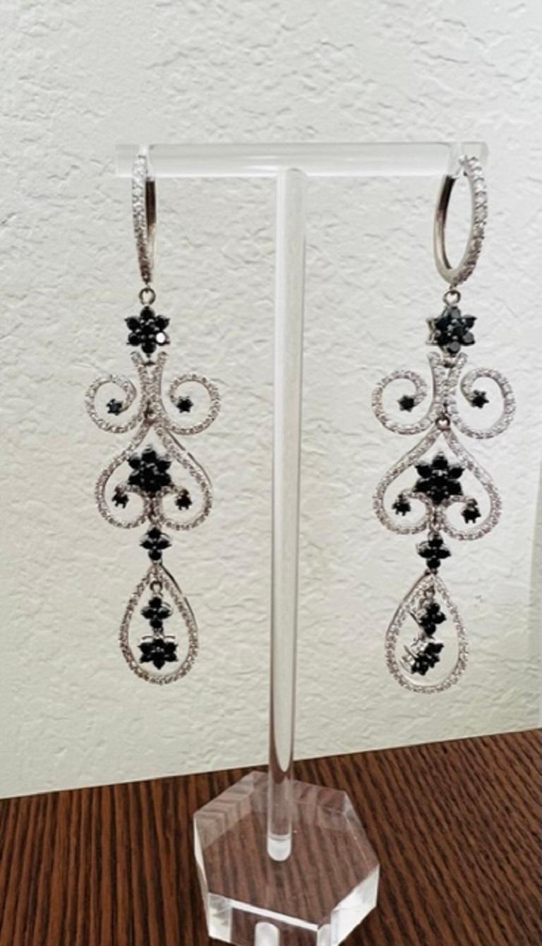 Orecchini Chandelier in oro bianco con diamante nero da 10,30 carati In condizioni Nuovo in vendita a Los Angeles, CA