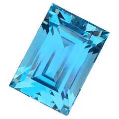 Topaze bleu ciel non sertie de 10,30 carats en forme de baguette de Asscher du Brésil