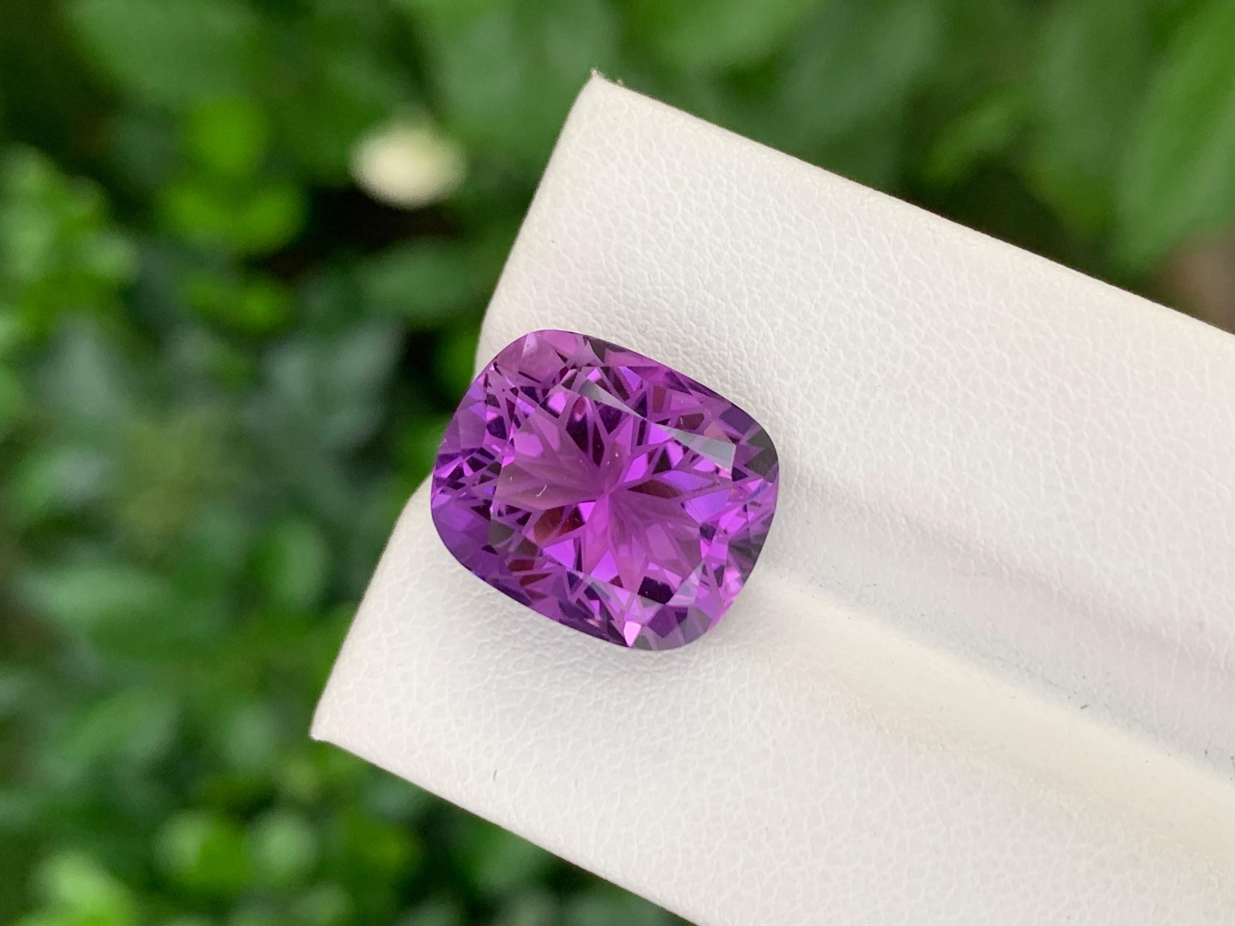 10.30 Carat Natural Loose Amethyst Flower Cut Gem For Necklace In New Condition For Sale In Peshawar, PK