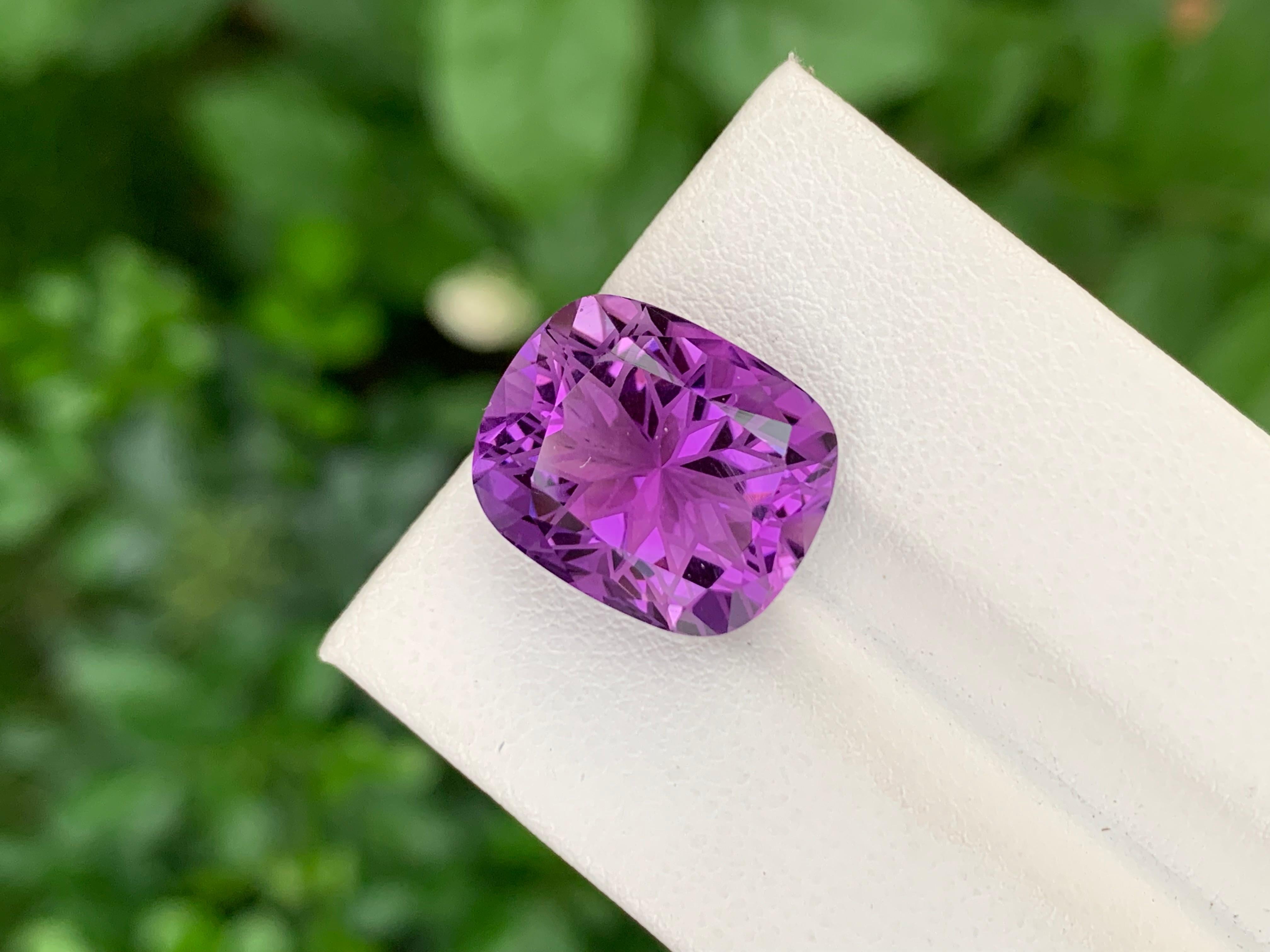 Women's or Men's 10.30 Carat Natural Loose Amethyst Flower Cut Gem For Necklace For Sale