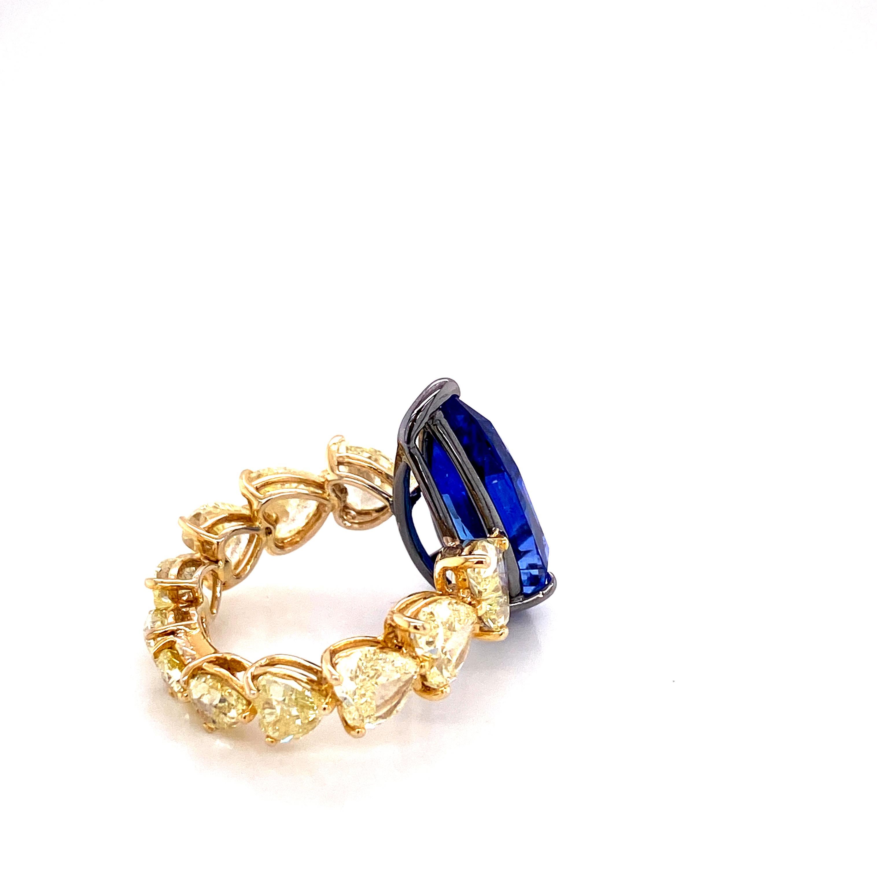 Taille poire Bague de fiançailles en forme de cœur avec saphir bleu certifié GRS de 10,30 carats et diamants en vente
