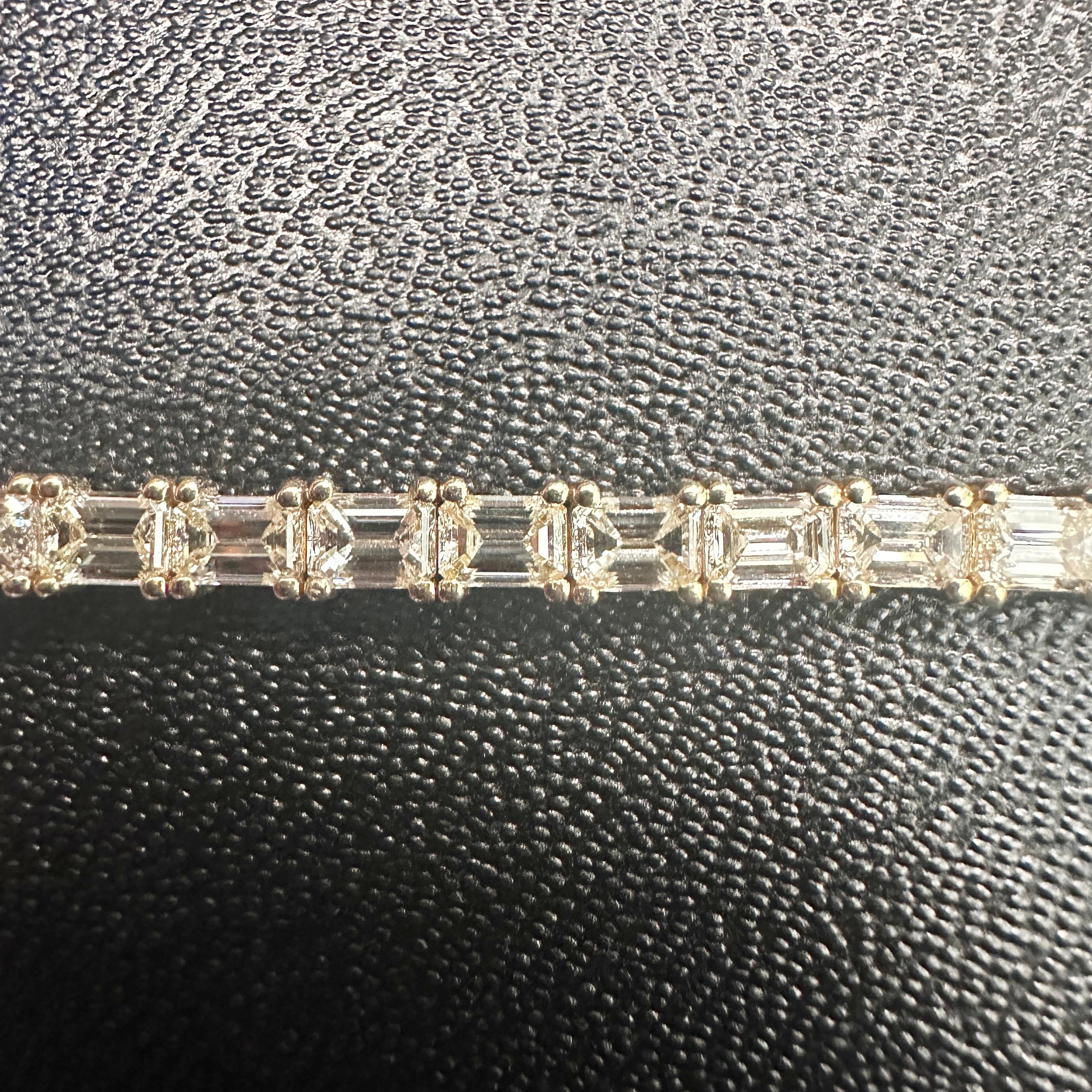 10.30 Carat Round and Emerald Cut Diamond Tennis Bracelet in 14K Yellow Gold In New Condition For Sale In New York, NY