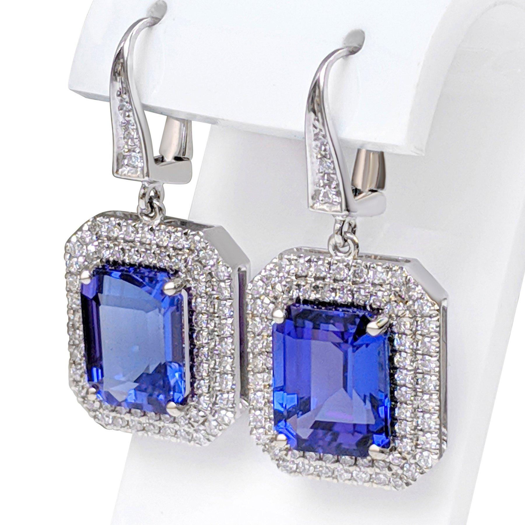 10.30 Carat Tanzanite and 1.25Ct Diamonds Halo - 18 kt. White gold - Earrings In New Condition For Sale In Ramat Gan, IL