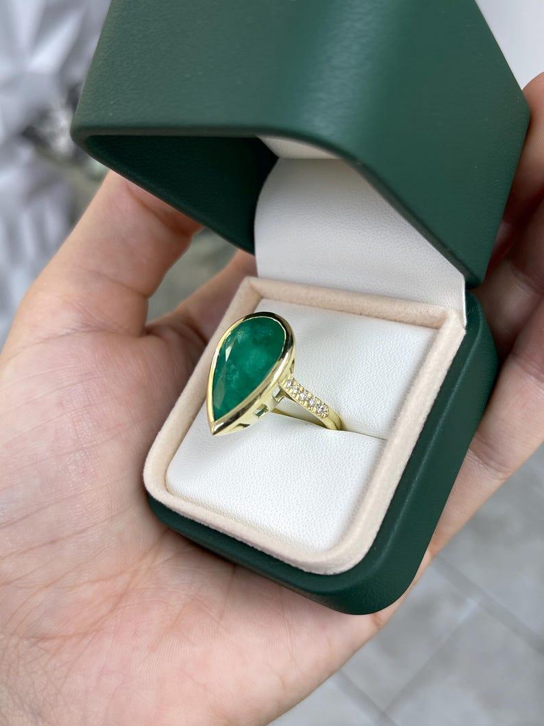 Women's 10.30tcw 18K Pear Cut Emerald & Diamond Ring - Dark Green Bezel Set 750 Gold For Sale
