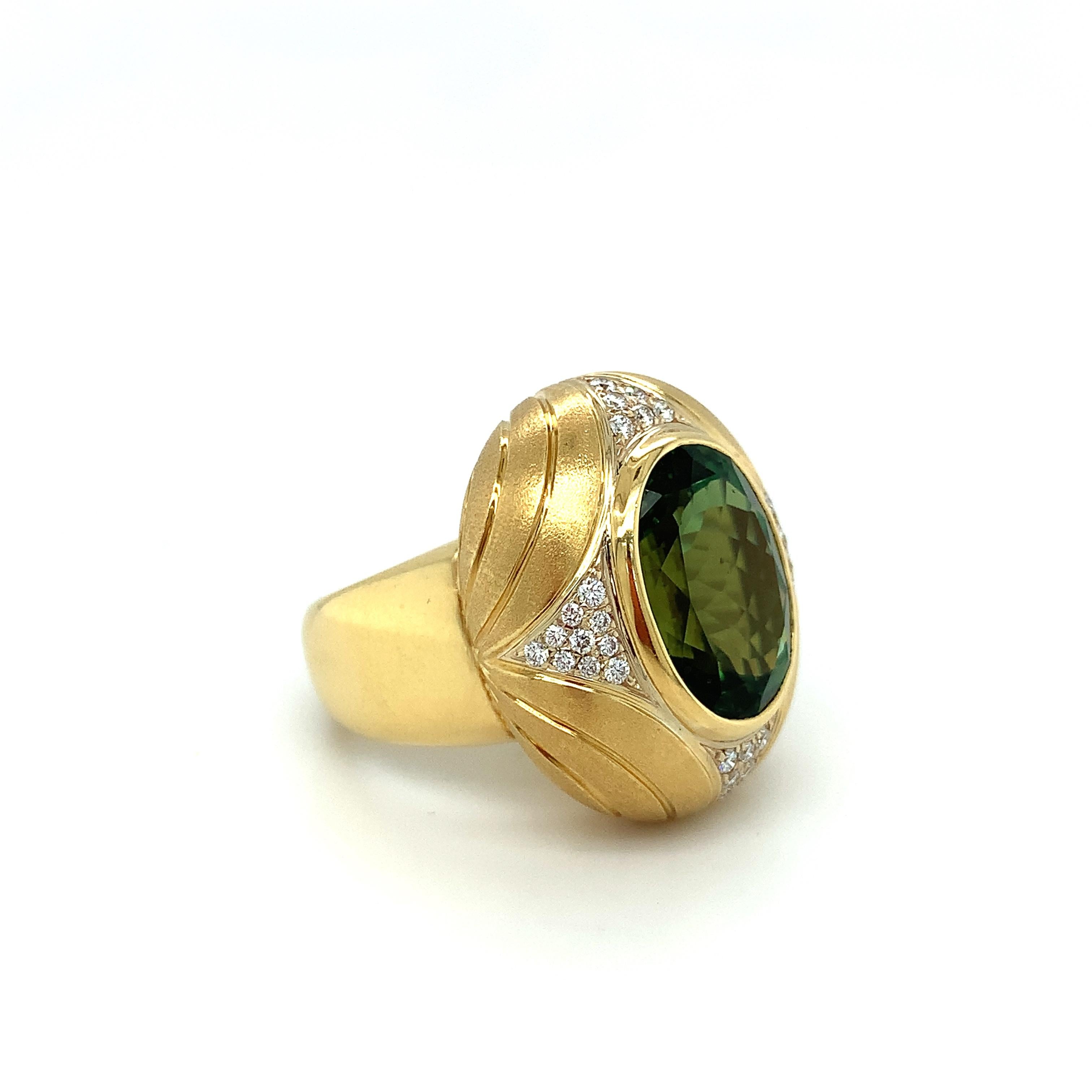 Artisan Green Tourmaline and Diamond Ring in 18k Yellow Gold, 10.31 Carats  For Sale