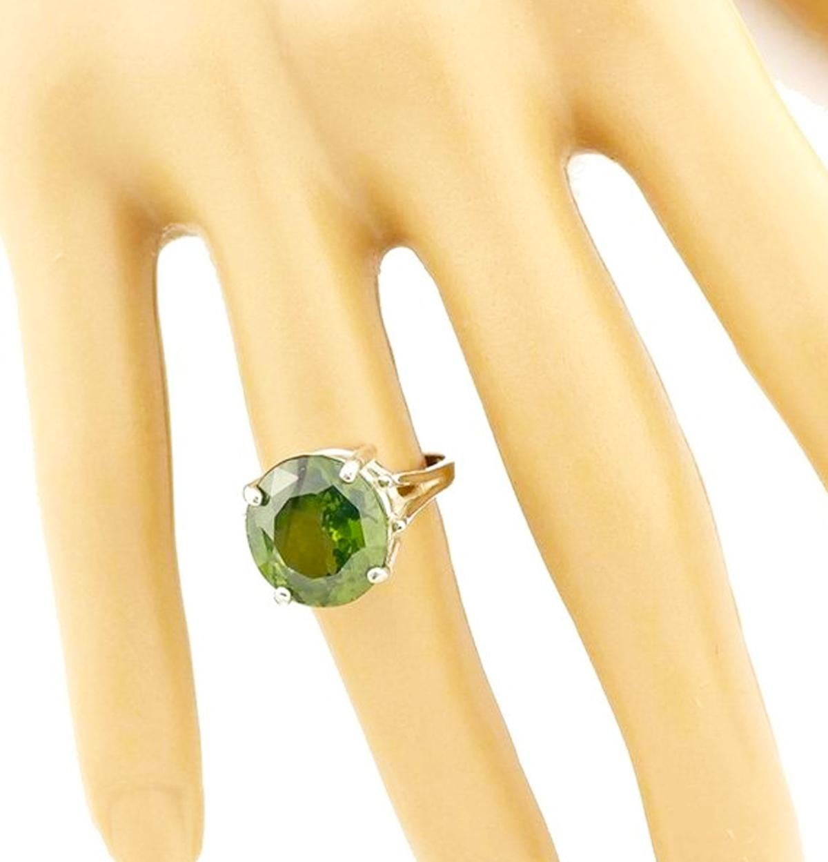 AJD Impressive RARE 10.32 Ct Sri Lankan Intense Green Round Zircon Silver Ring For Sale 2