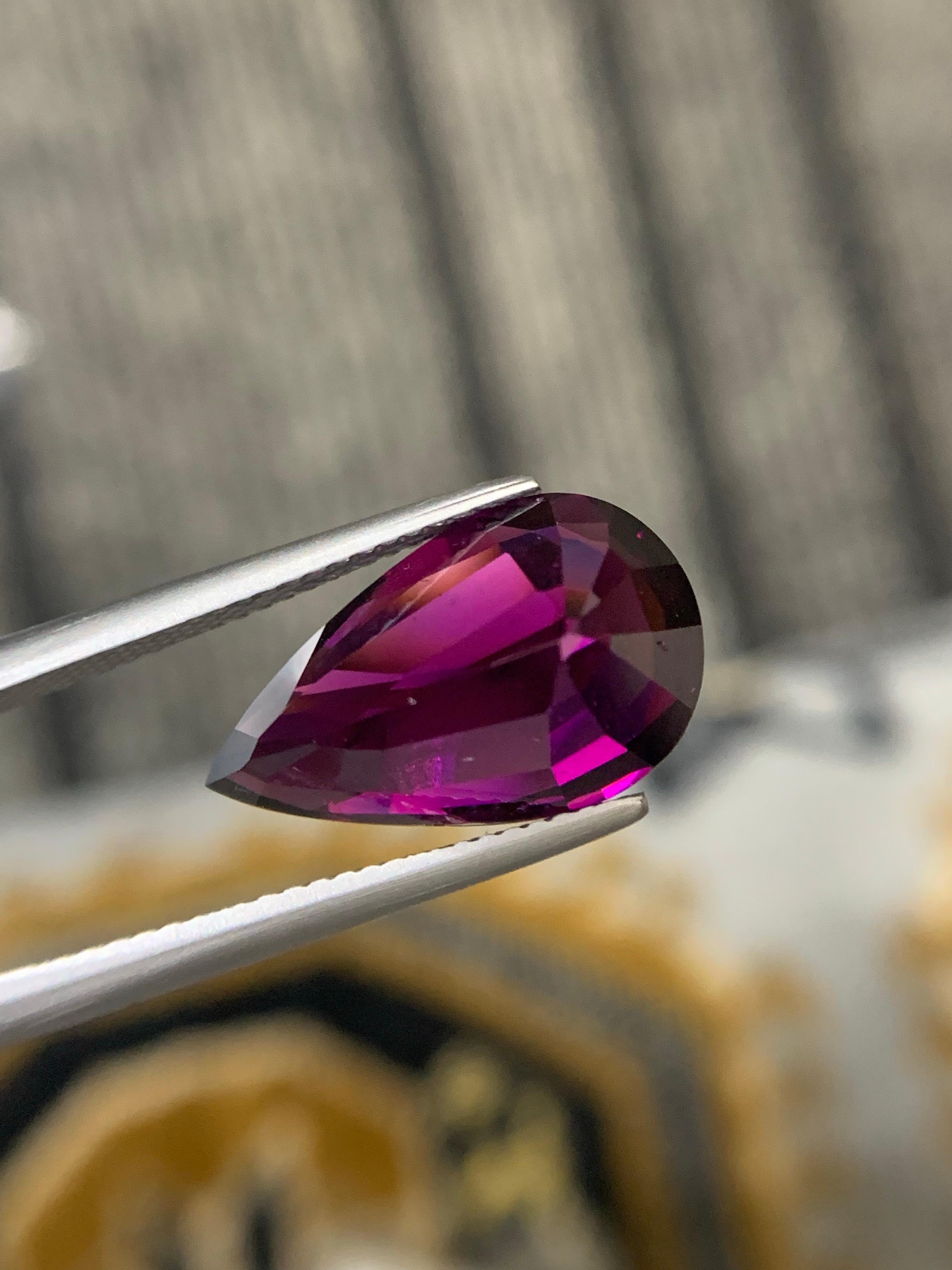 10.32 Carat Natural Loose Rhodolite Garnet Pear Shape Gemstone From Tanzania (grenat rhodolite en forme de poire) en vente 1