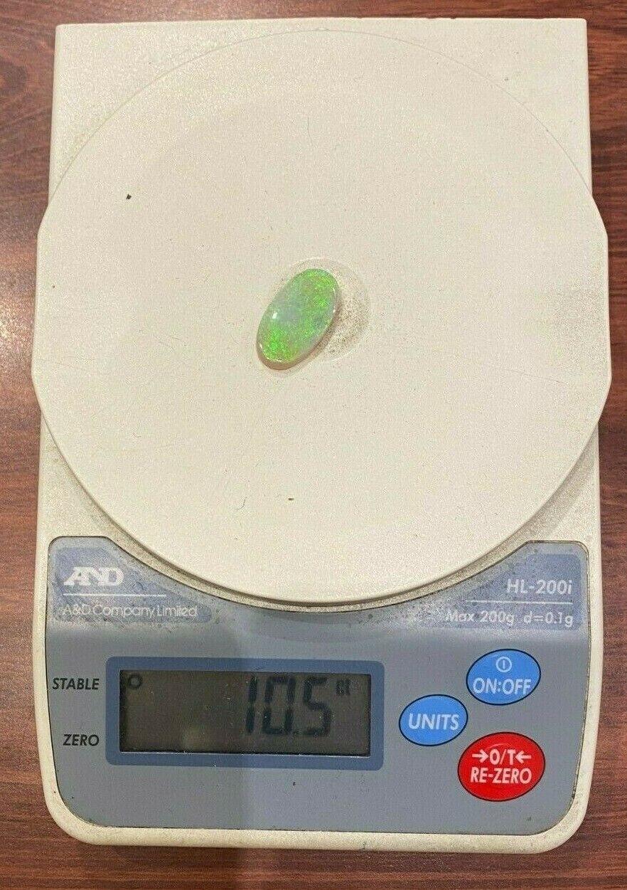10,32 Karat ovaler, loser australischer Opal im Cabochon-Schliff. Wert in Höhe von10000 $. 1