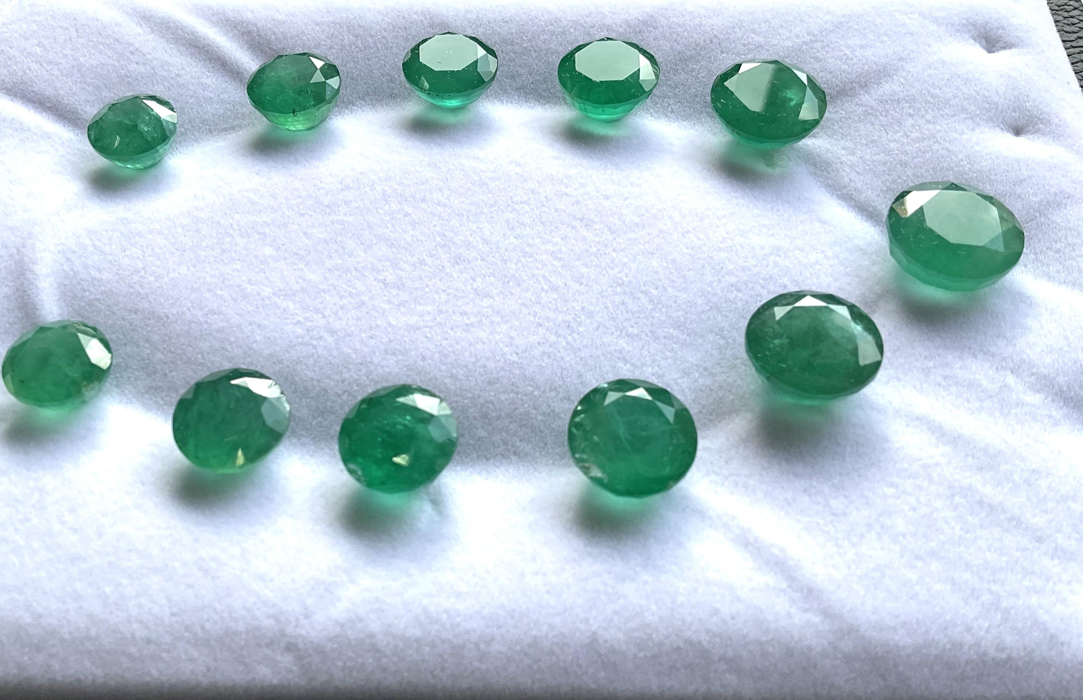 103.48 Carats Zambian Emerald Round Cutstone Layout 11 Pieces For Fine Jewelry For Sale 7