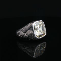 Anello con diamante taglio Old Mine da 10,34 carati Oro 18 carati, simbolo di nobiltà e potere reale