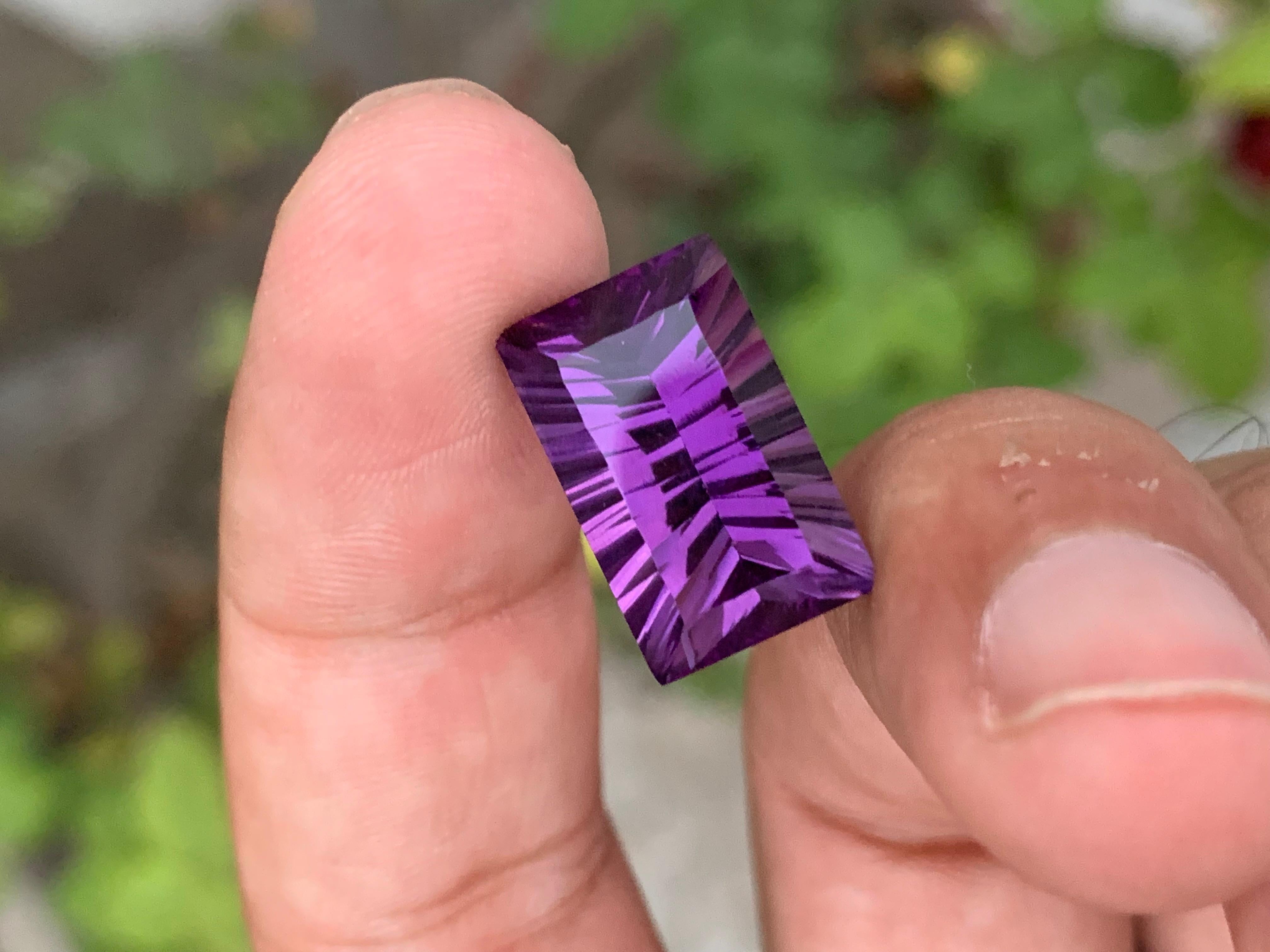 Facettierter Amethyst-Edelstein mit 10,35 Karat im Laserschliff, zum Verkauf im Angebot 4