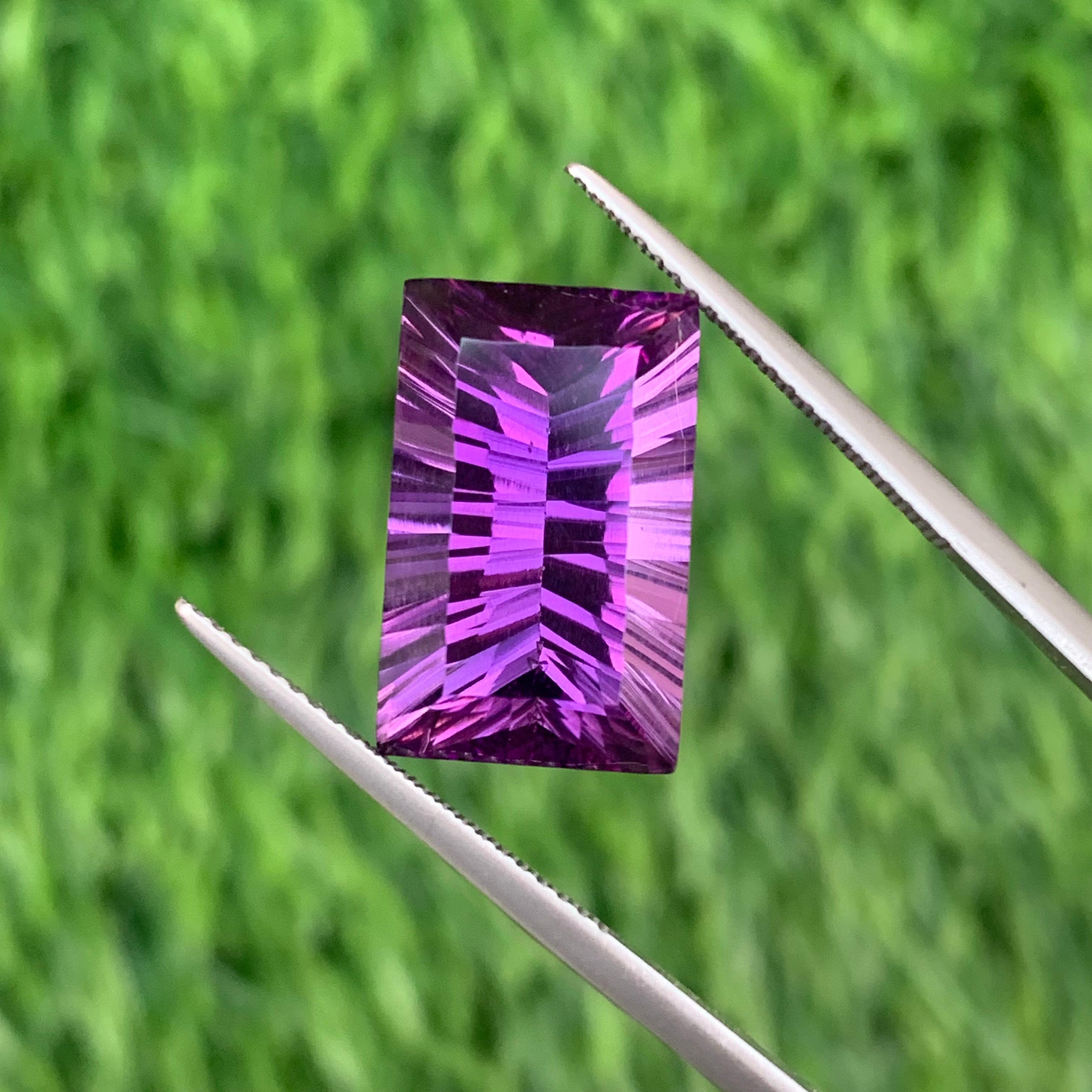Facettierter Amethyst-Edelstein mit 10,35 Karat im Laserschliff, zum Verkauf (Arts and Crafts) im Angebot