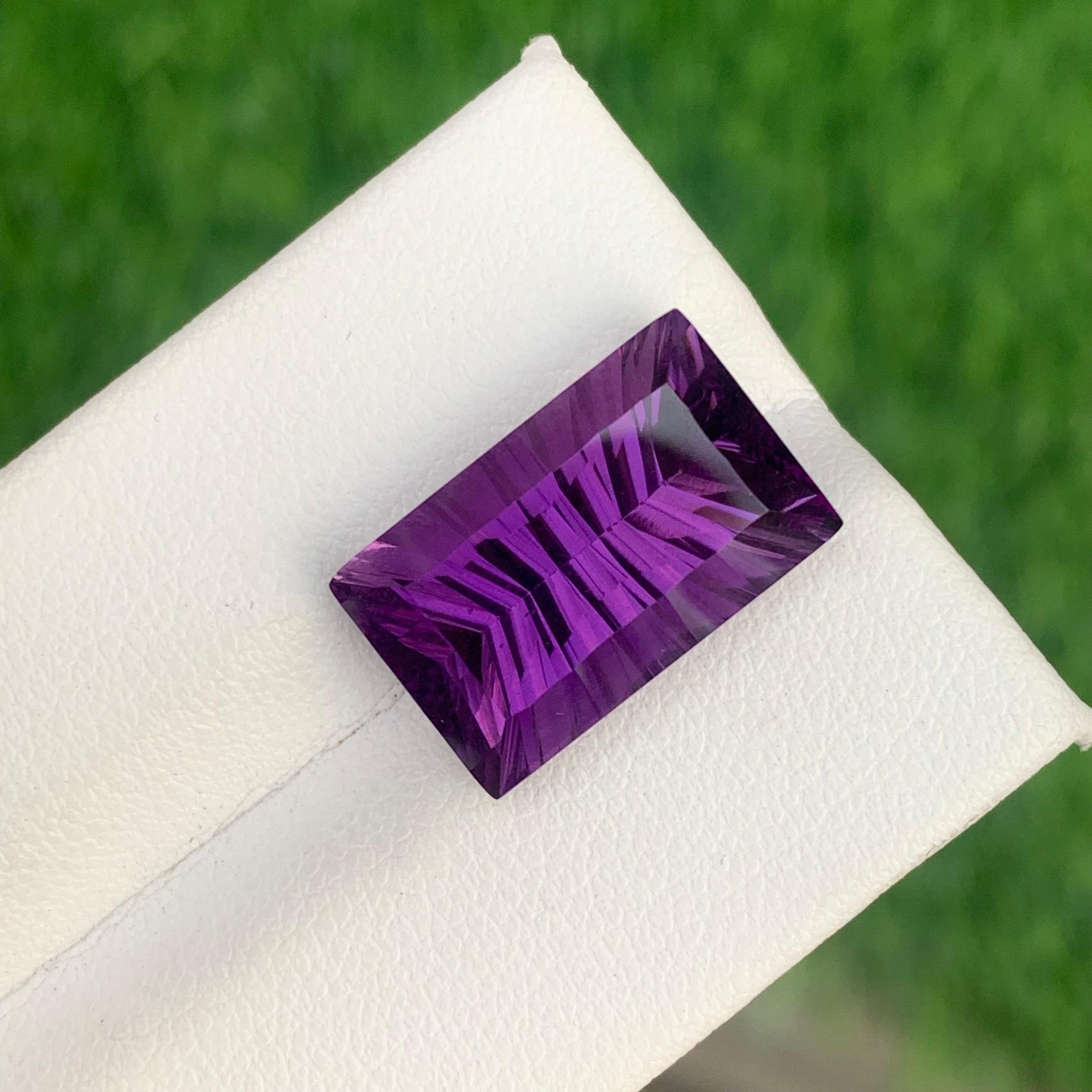 Facettierter Amethyst-Edelstein mit 10,35 Karat im Laserschliff, zum Verkauf im Angebot 1