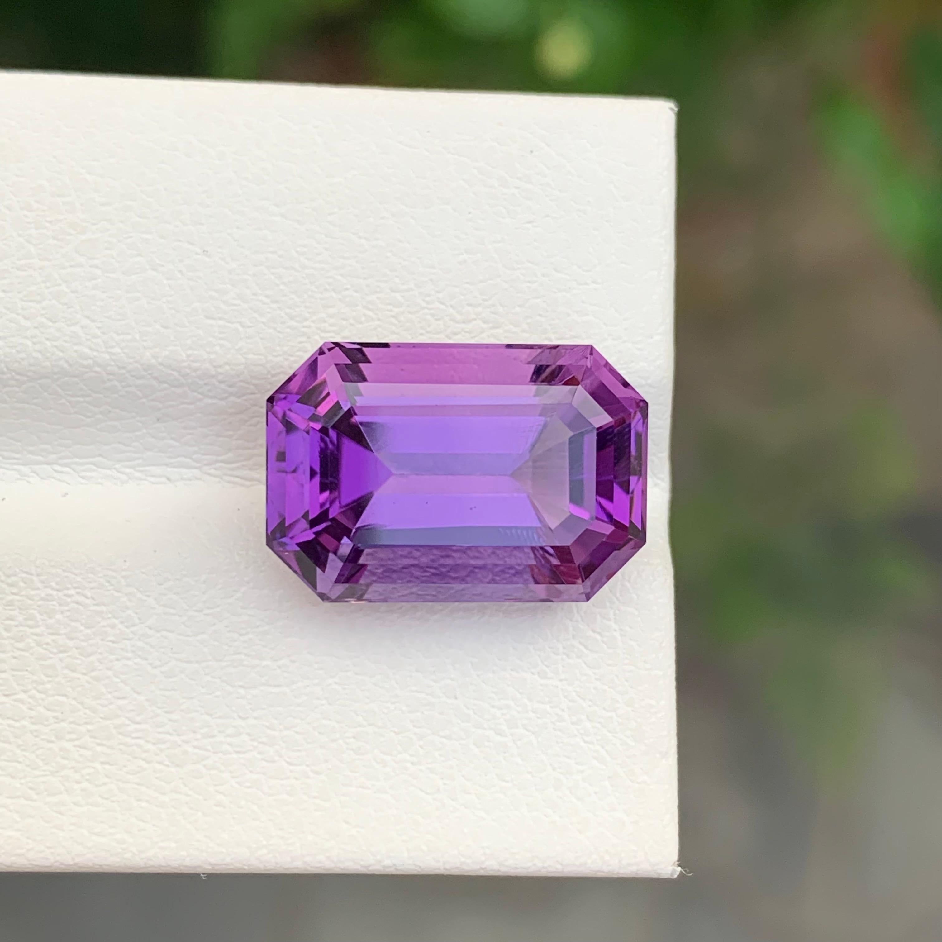 10.35 Carat Natural Loose Amethyst Emerald Shape Gemstone For Jewellery In New Condition For Sale In Peshawar, PK