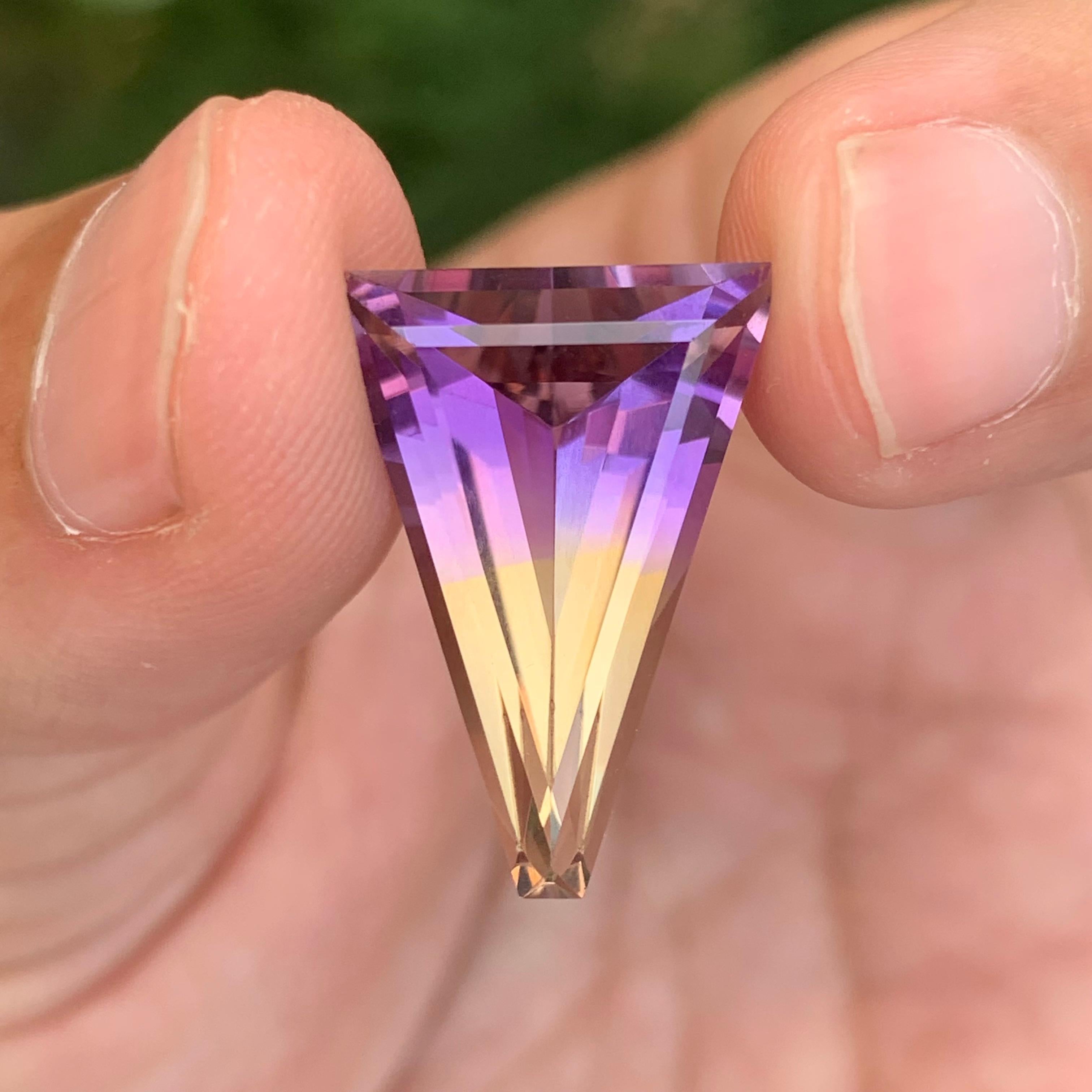 10.35 Carat Natural Loose Ametrine Trilliant Shape Gemstone im Angebot 5