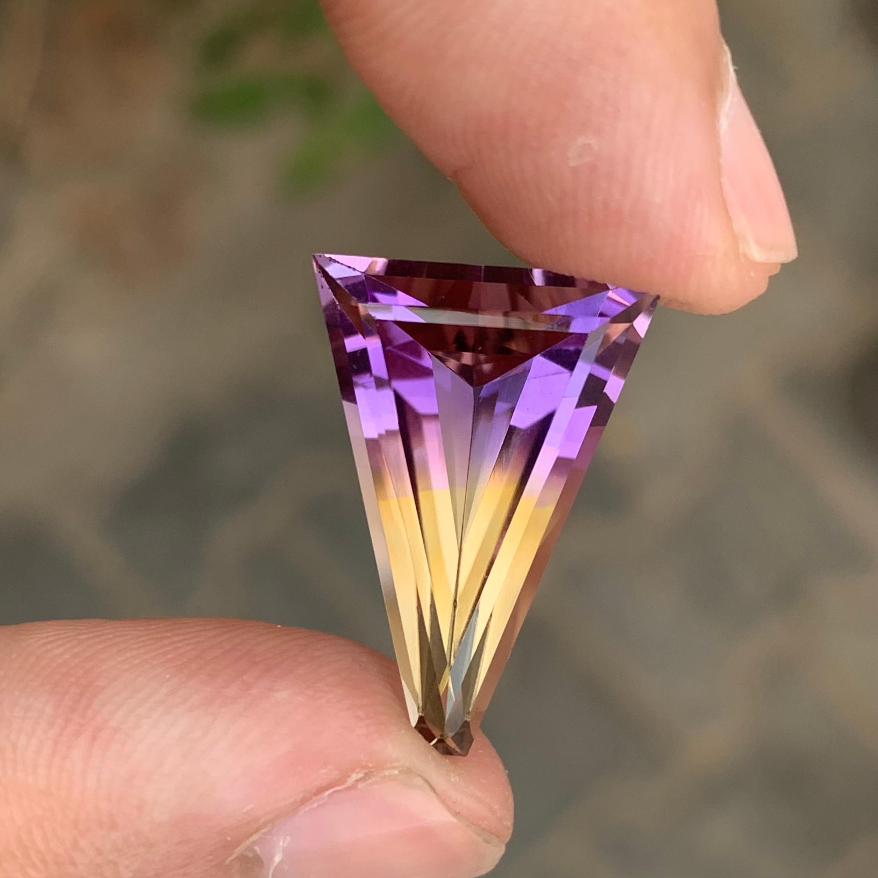 10.35 Carat Natural Loose Ametrine Trilliant Shape Gemstone im Angebot 1