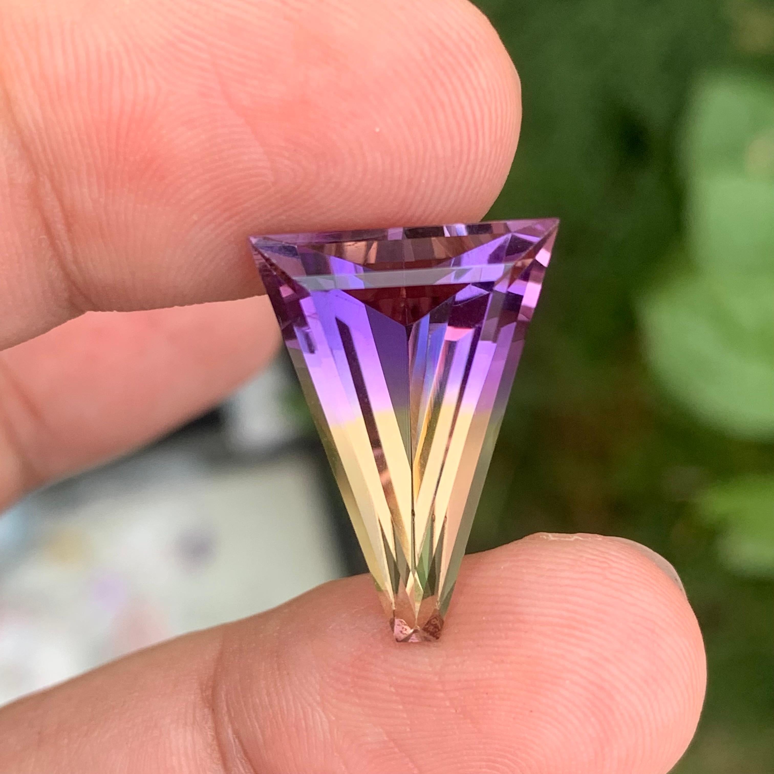 10.35 Carat Natural Loose Ametrine Trilliant Shape Gemstone im Angebot 2
