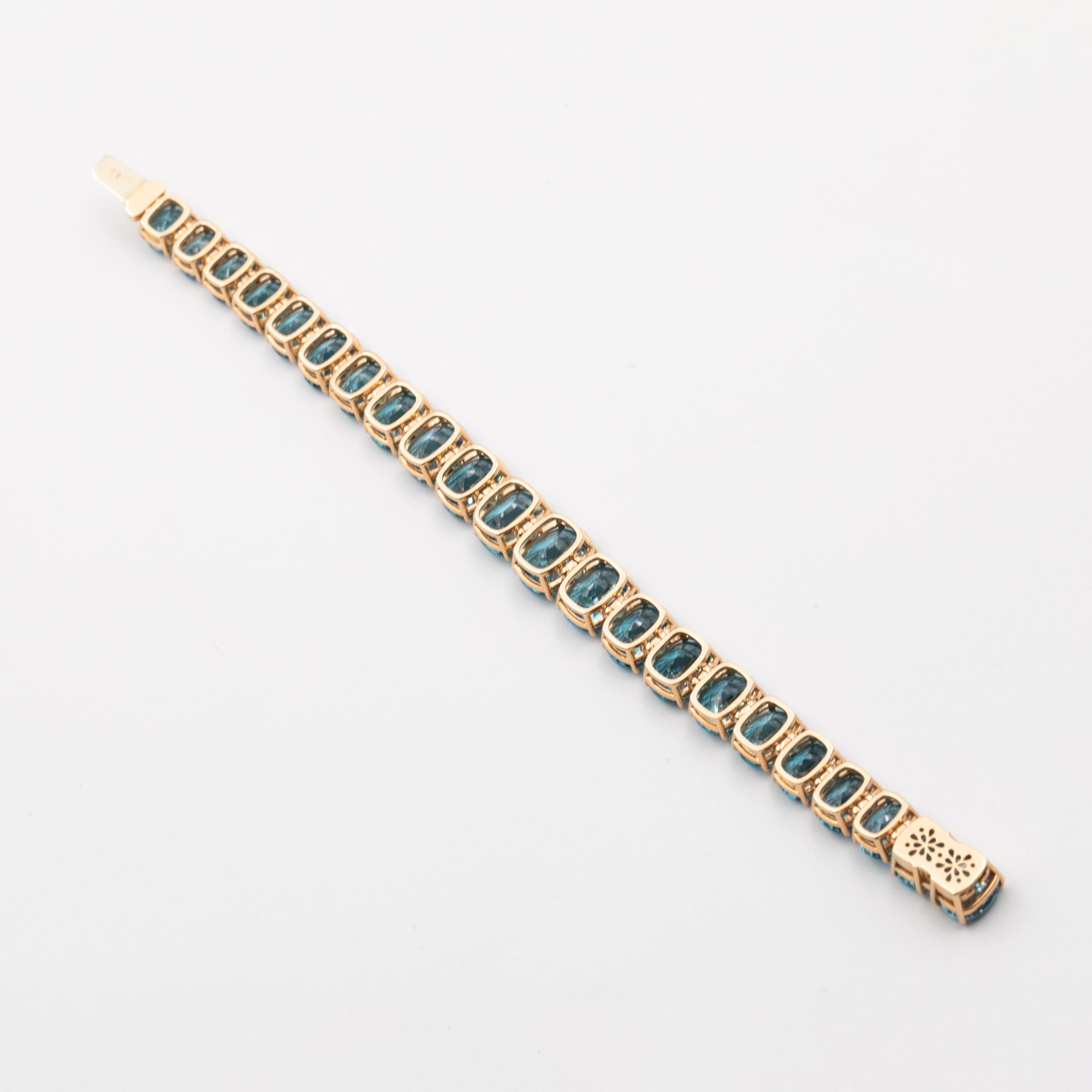 Oval Cut 103.5 Carat Neon Blue Pink Gold Schullin Gemstone Bracelet For Sale