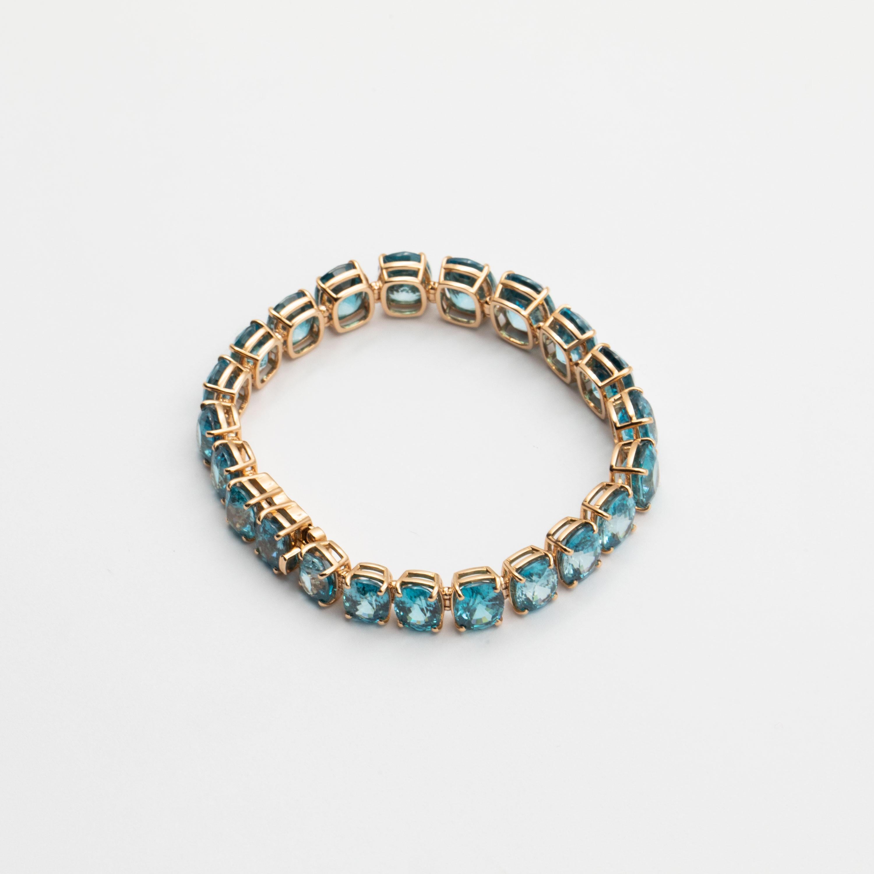103.5 Carat Neon Blue Pink Gold Schullin Gemstone Bracelet In New Condition For Sale In Vienna, Österreich